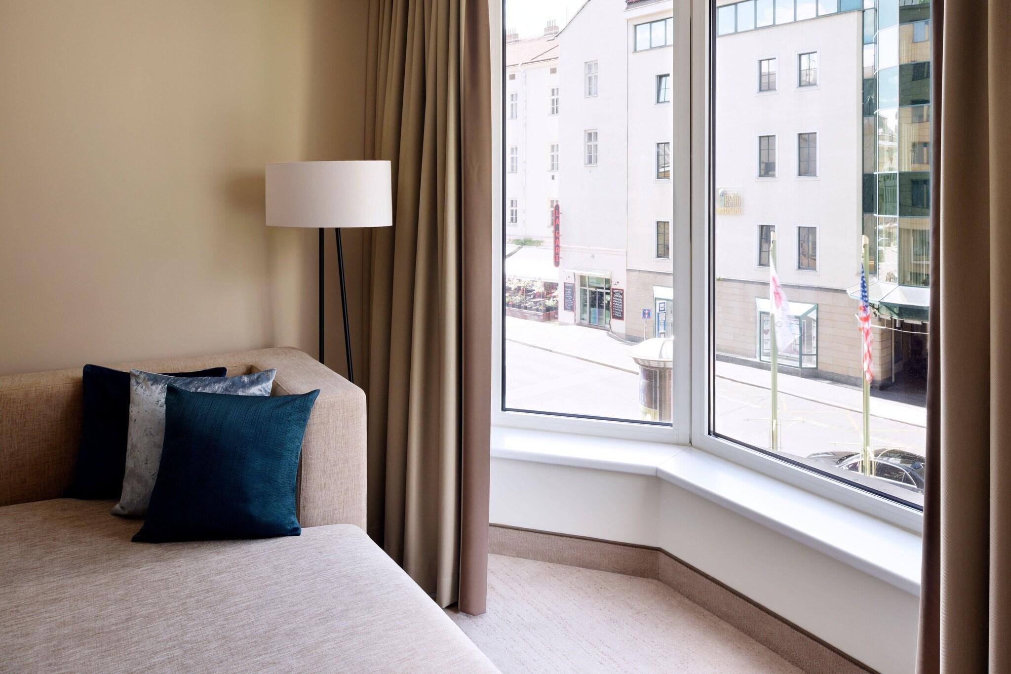 Double Deluxe King Bed