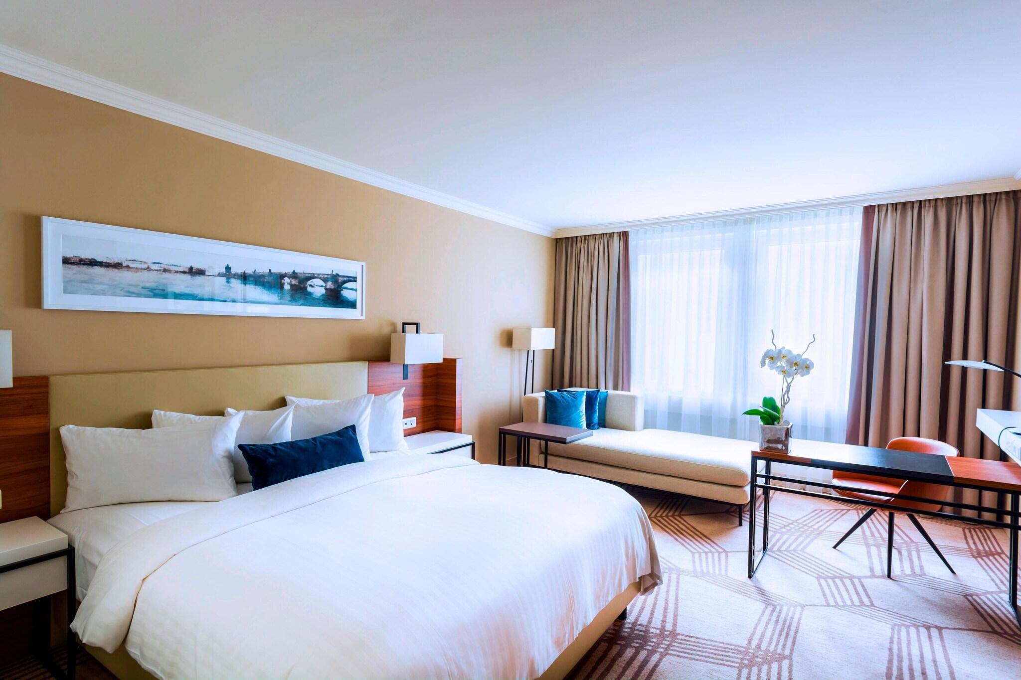 Double Deluxe King Bed