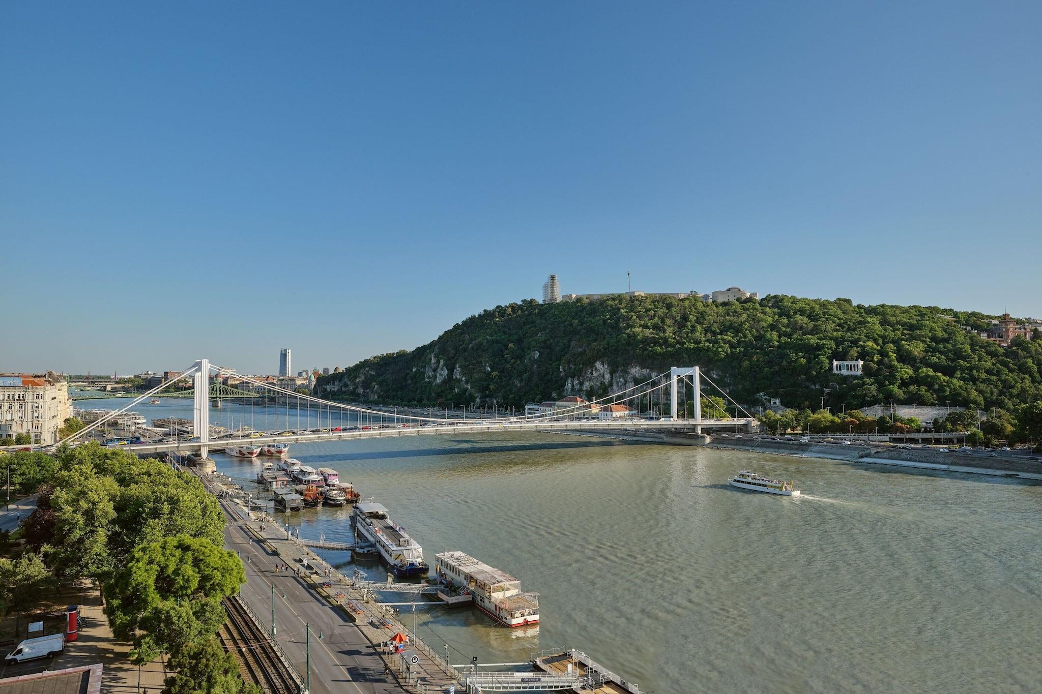 Twin Deluxe River View