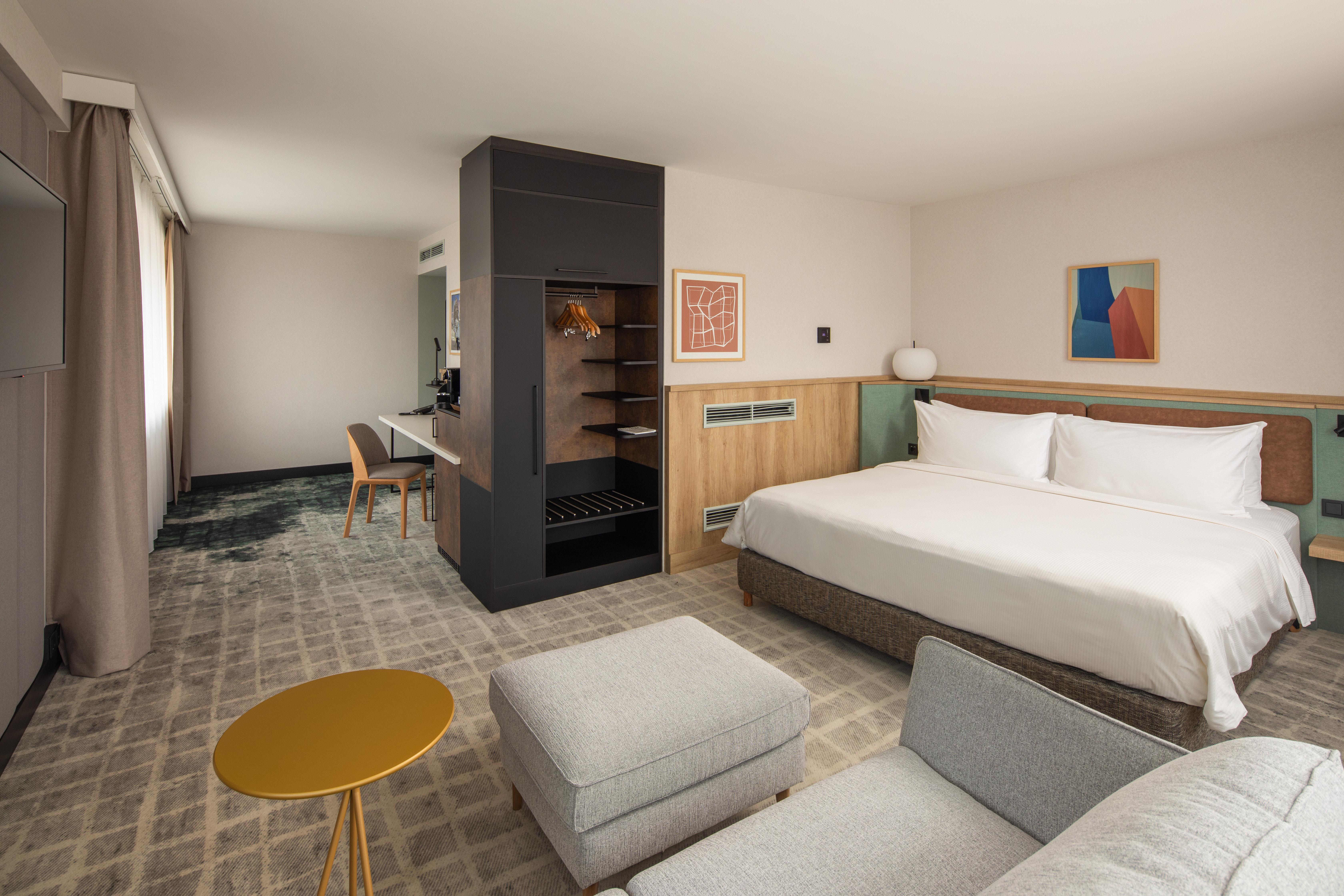 Junior Suite King Size Bed