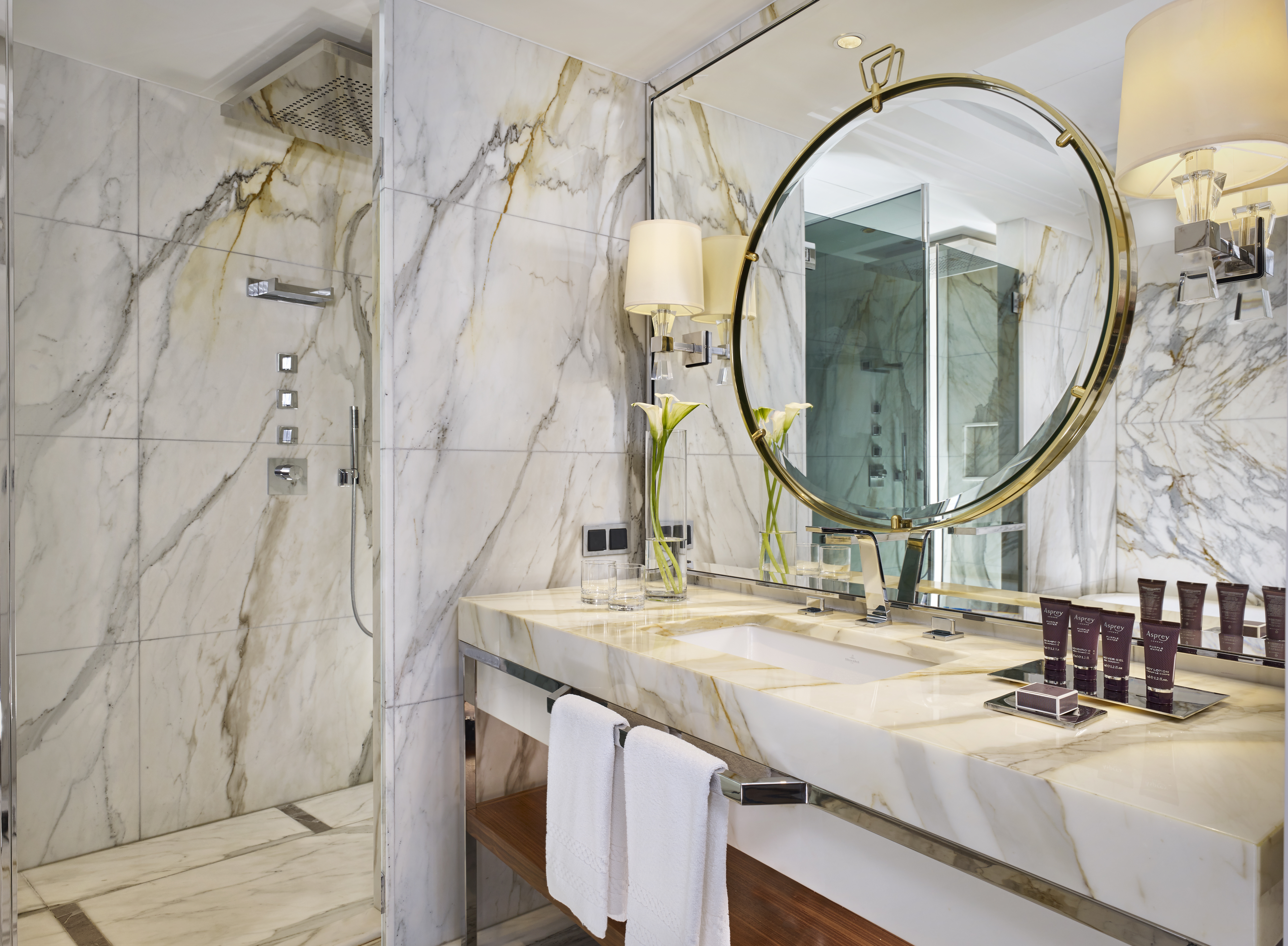 Suite with Balcony with Views