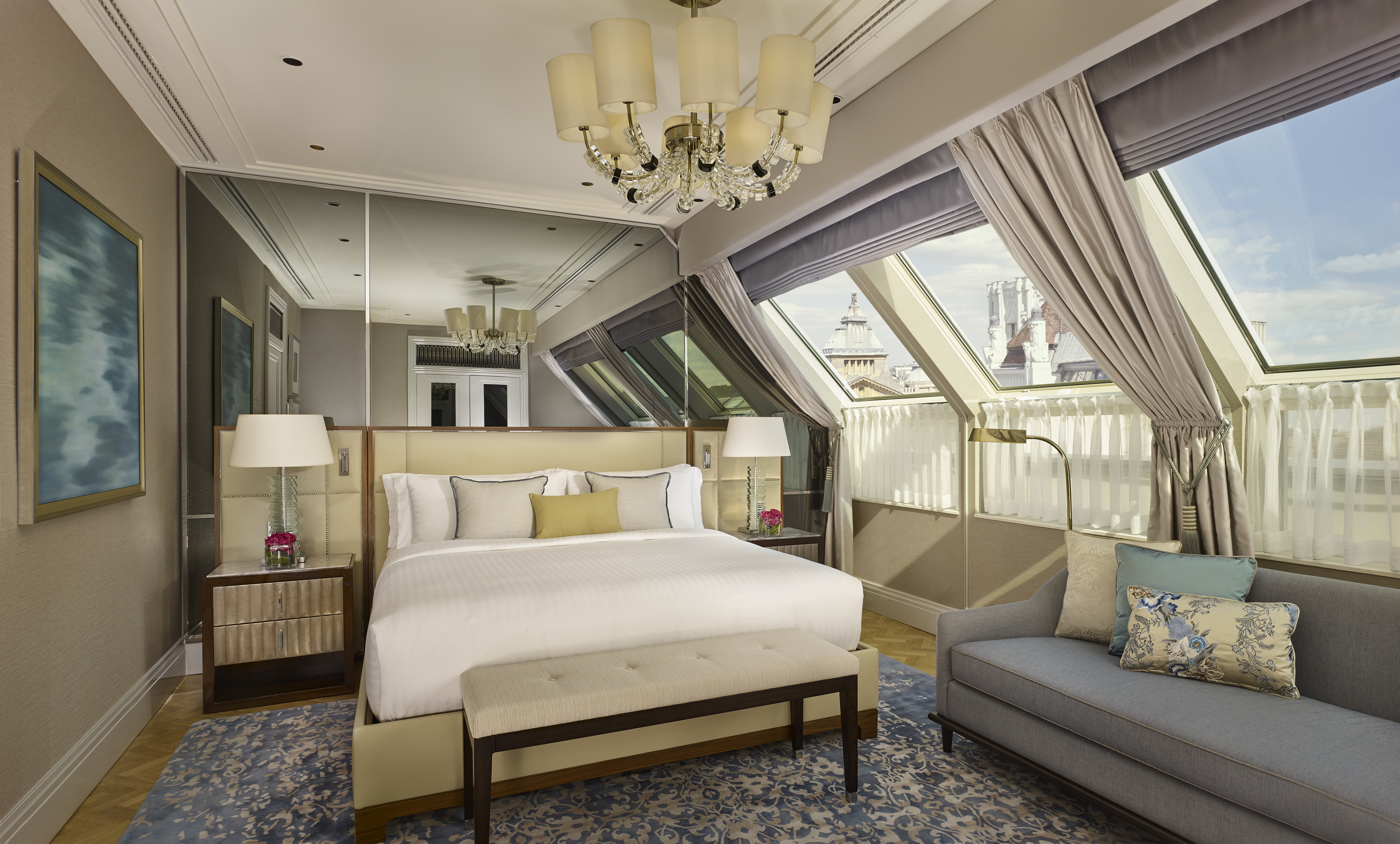 Suite with Balcony with Views