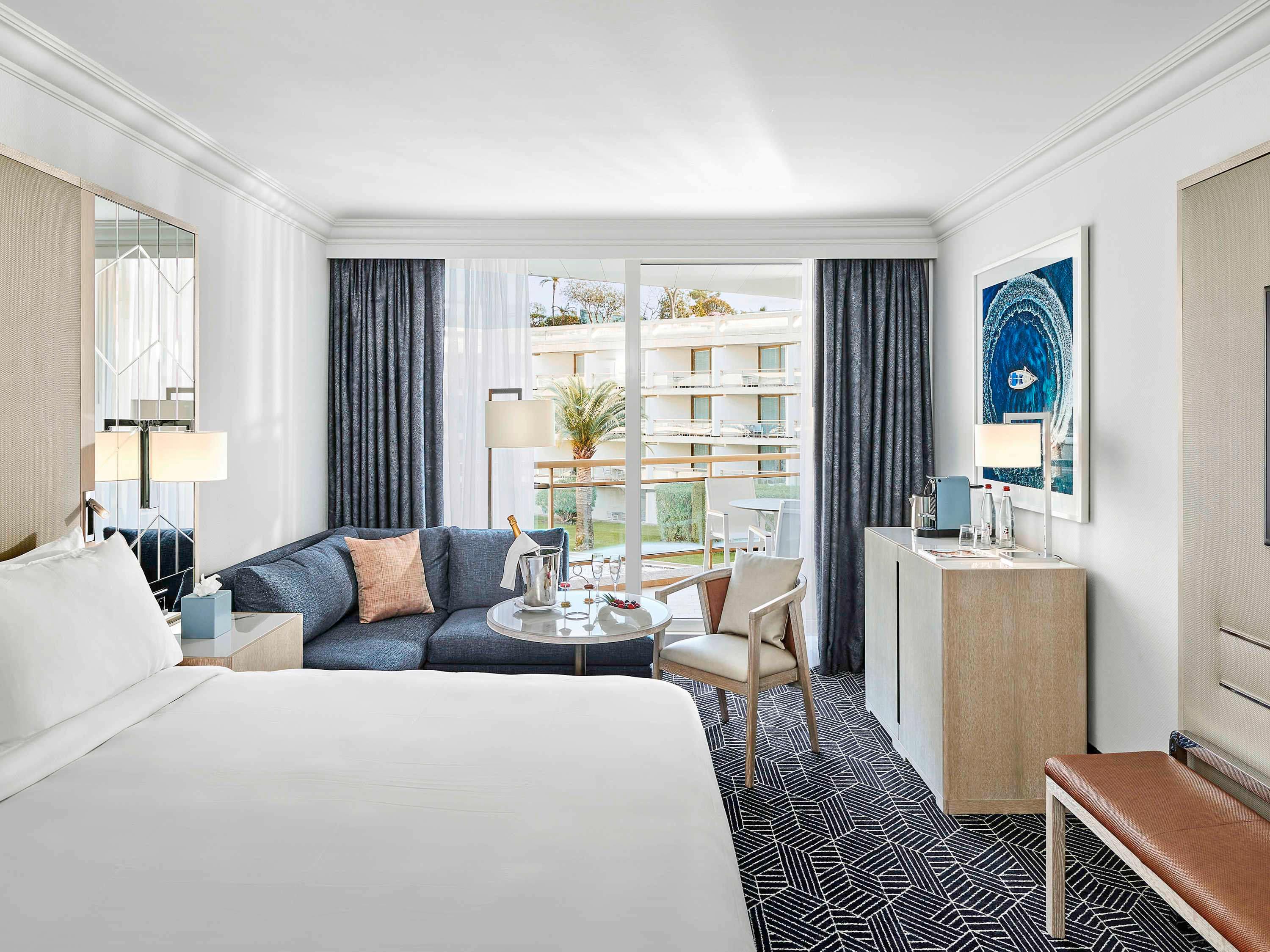 Double Garden View King Bed