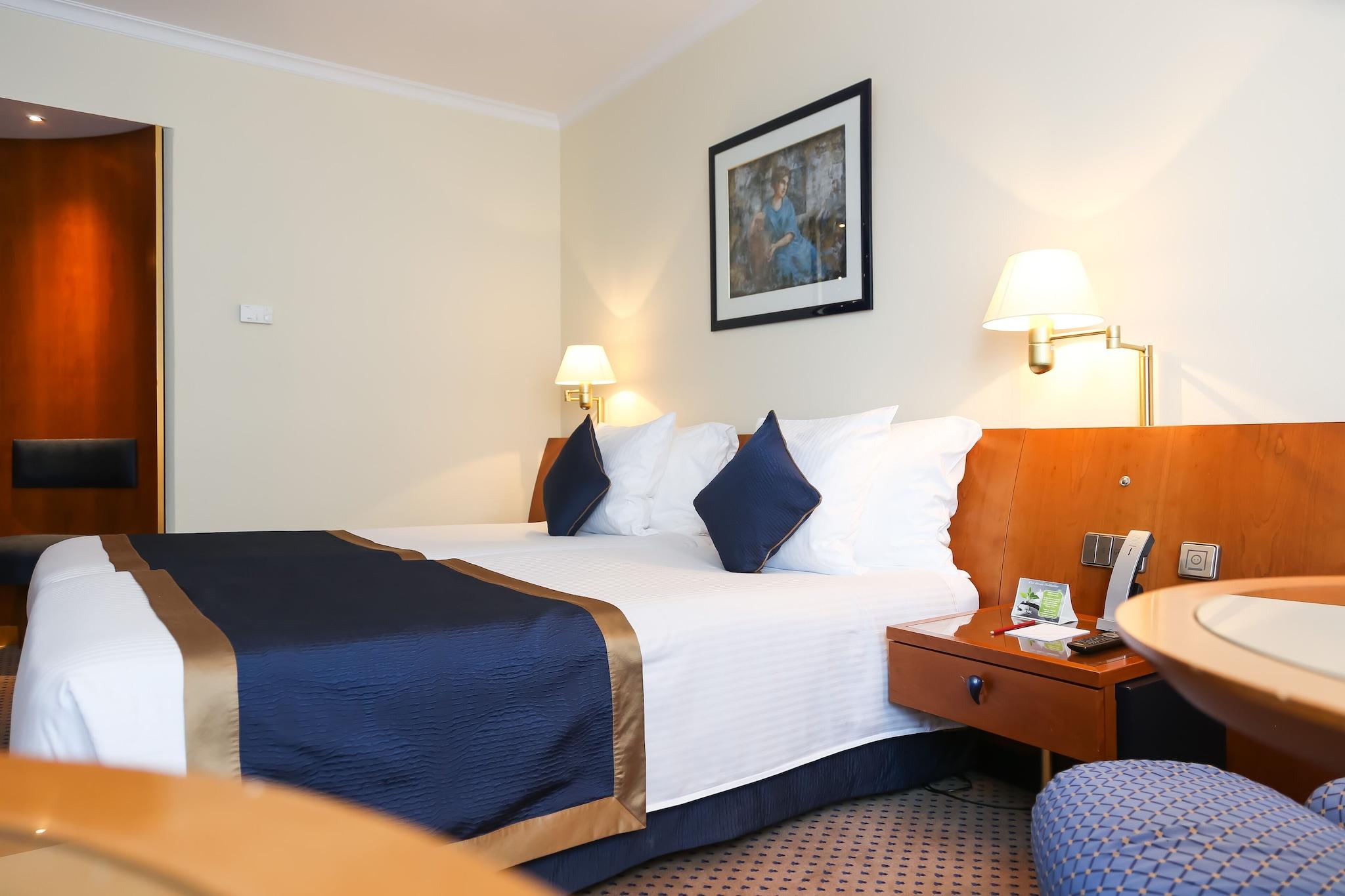 Double Queen Size Bed