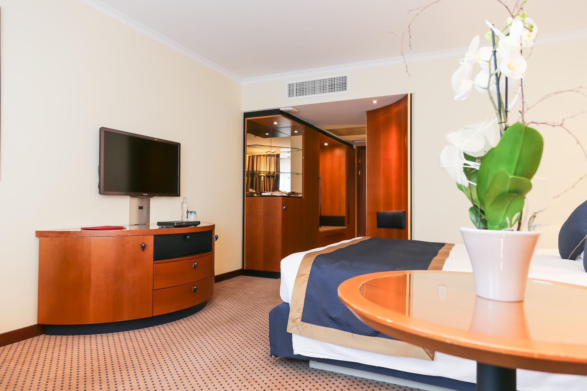 Double Queen Size Bed