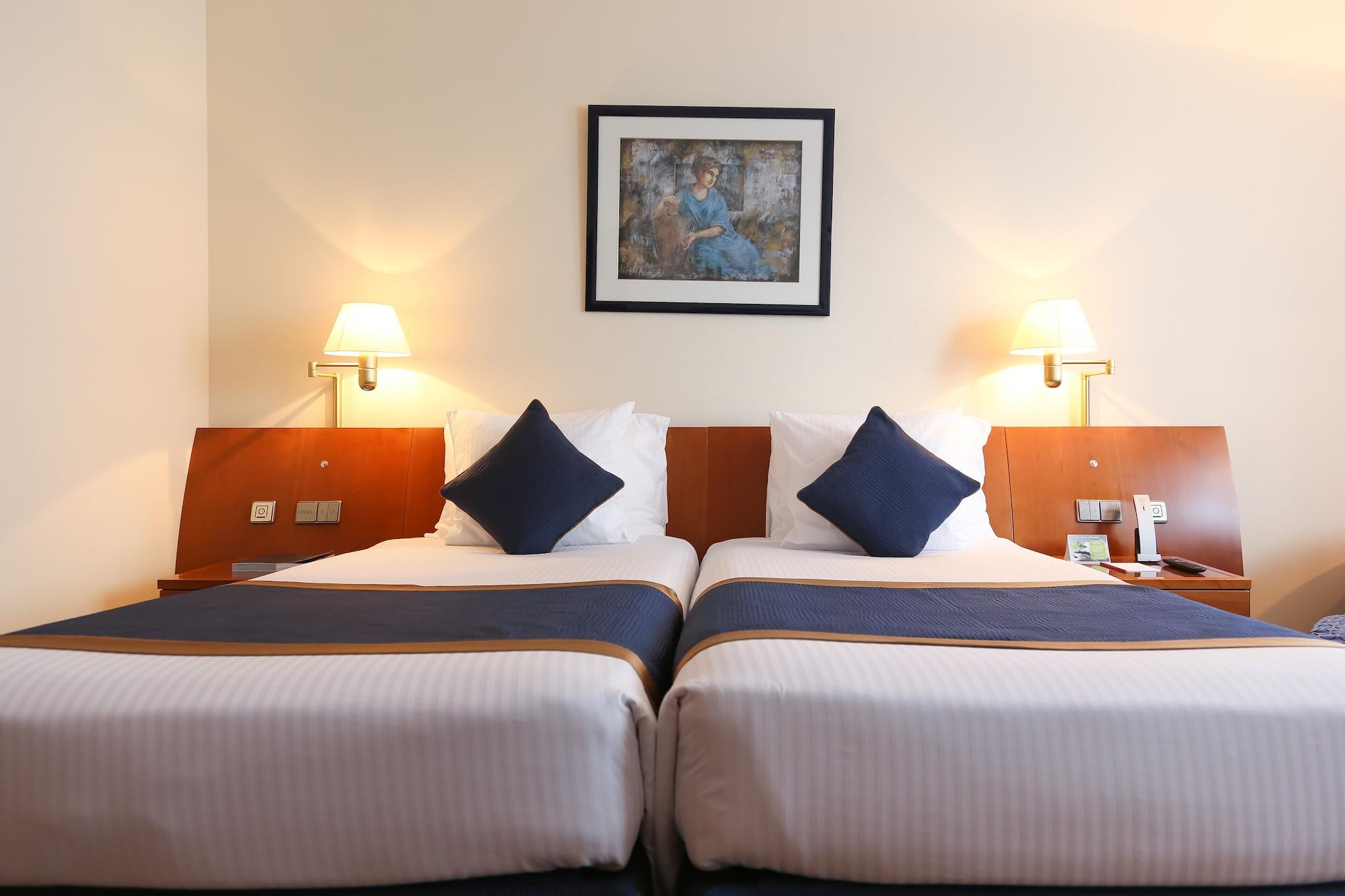 Double Queen Size Bed