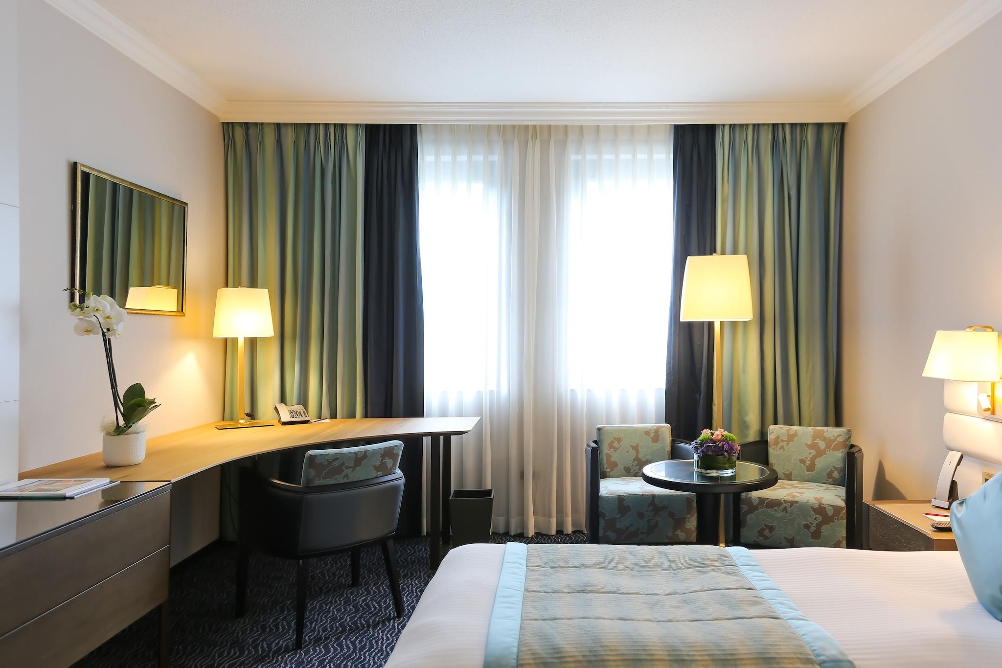 Double Queen Size Bed