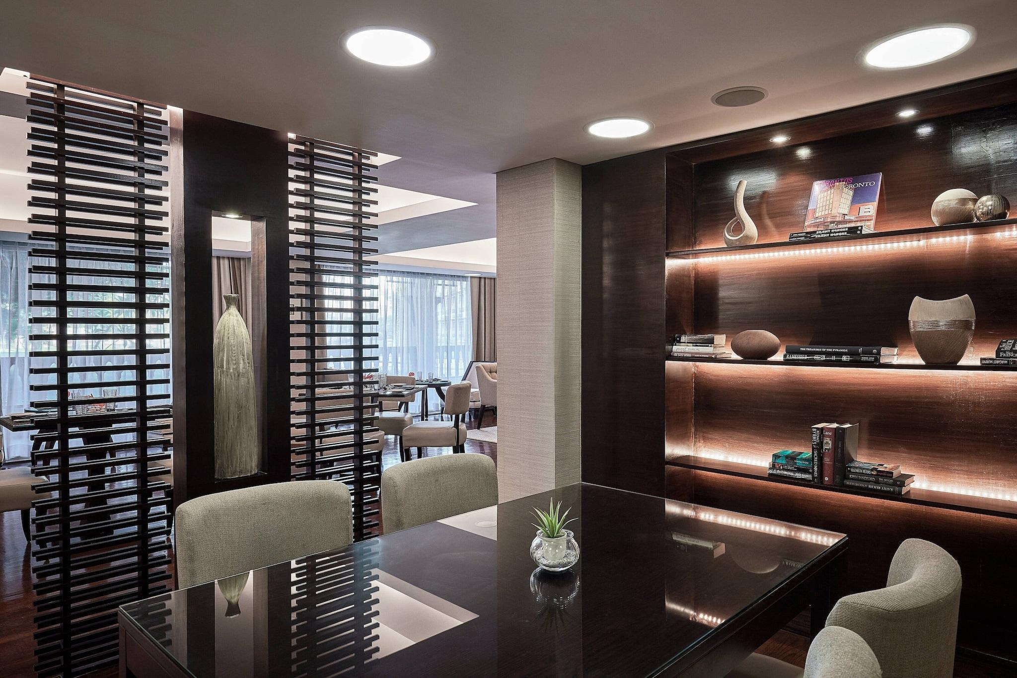 Suite with Balcony with Views