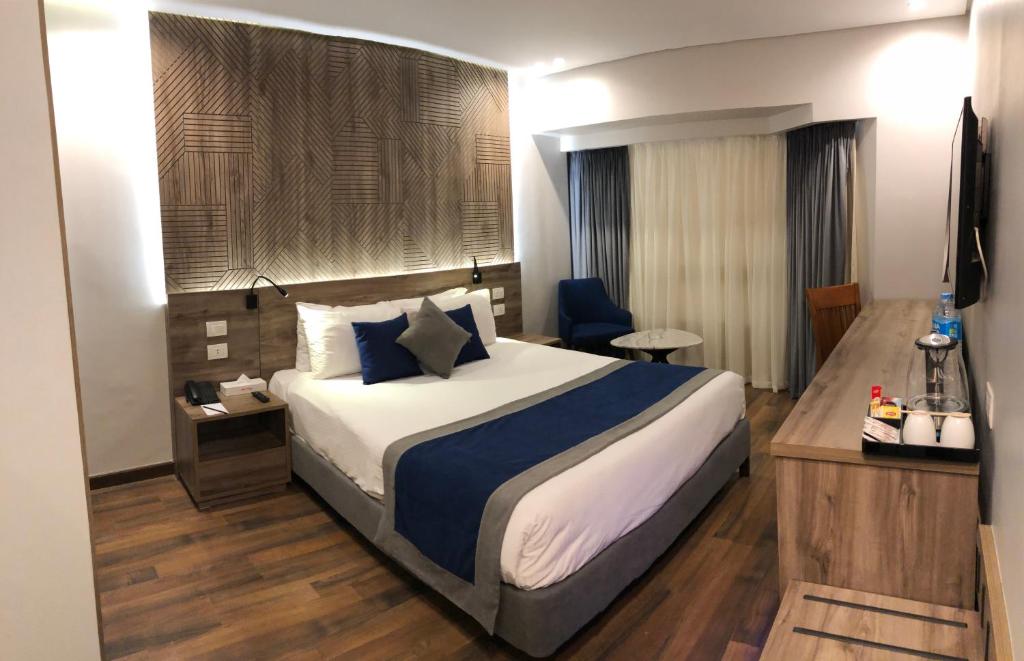 Double Deluxe King Bed