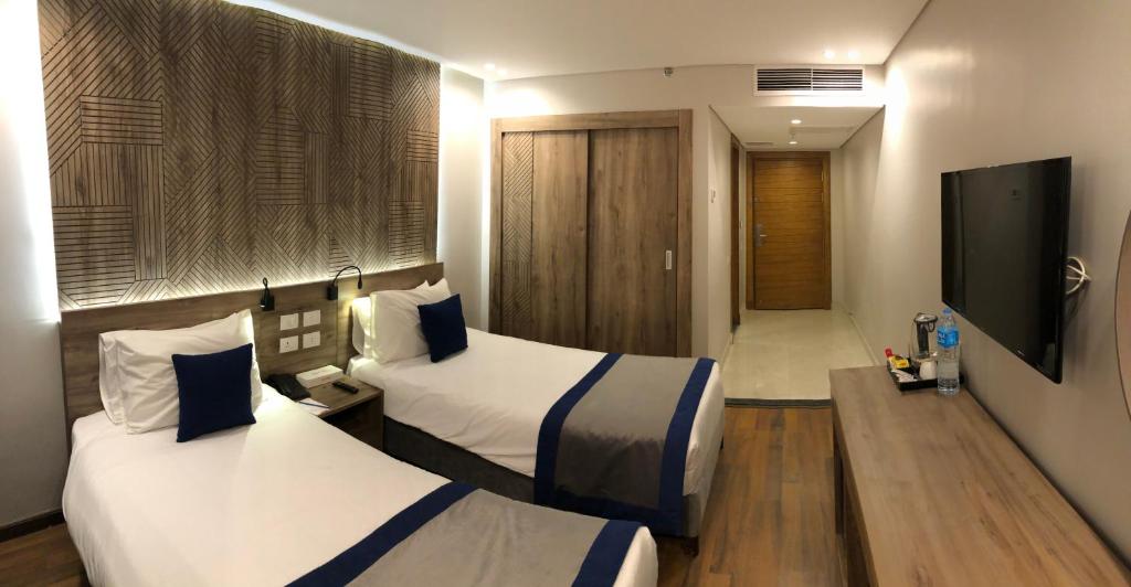 Double Single Deluxe King Bed