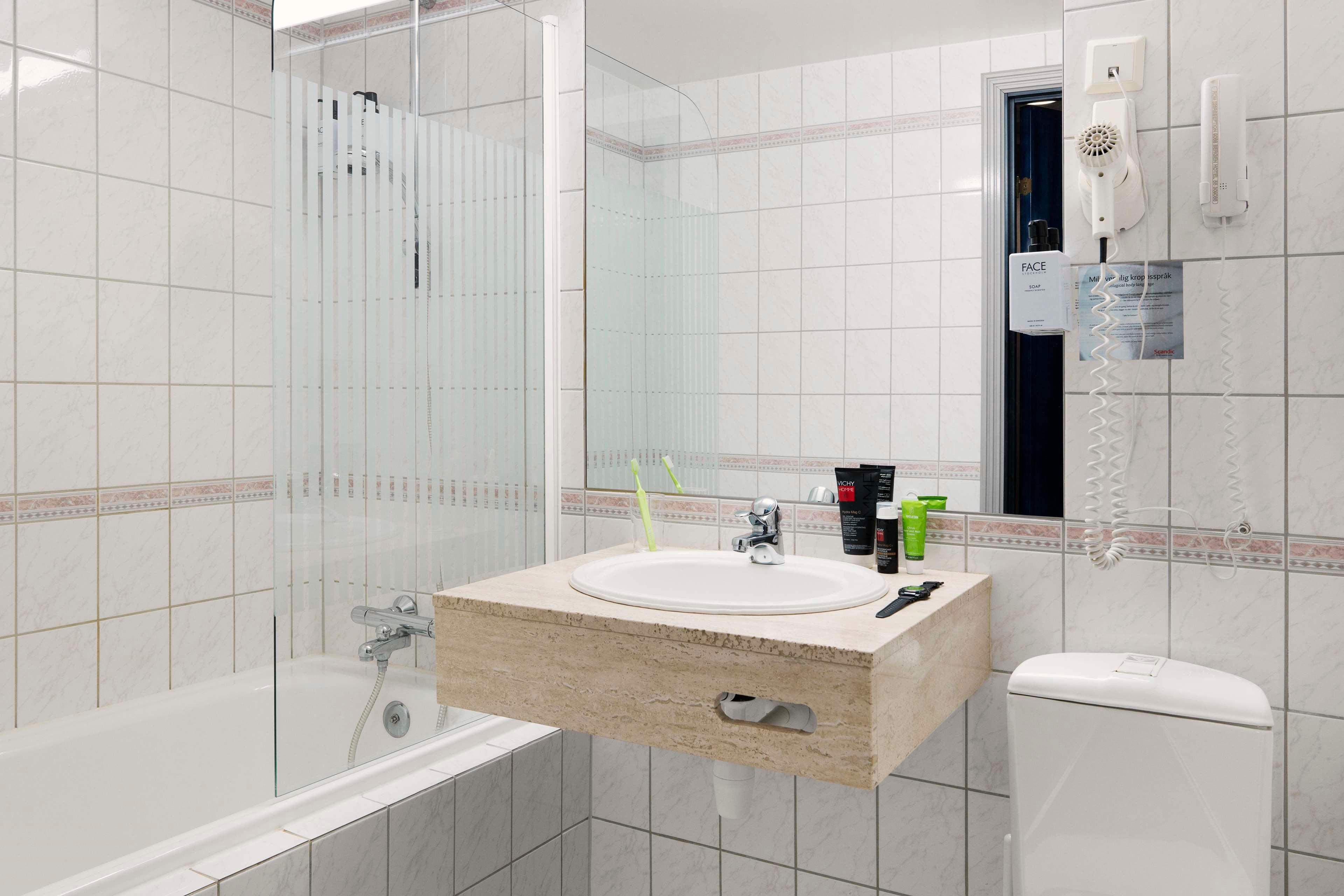 Double Queen Size Bed