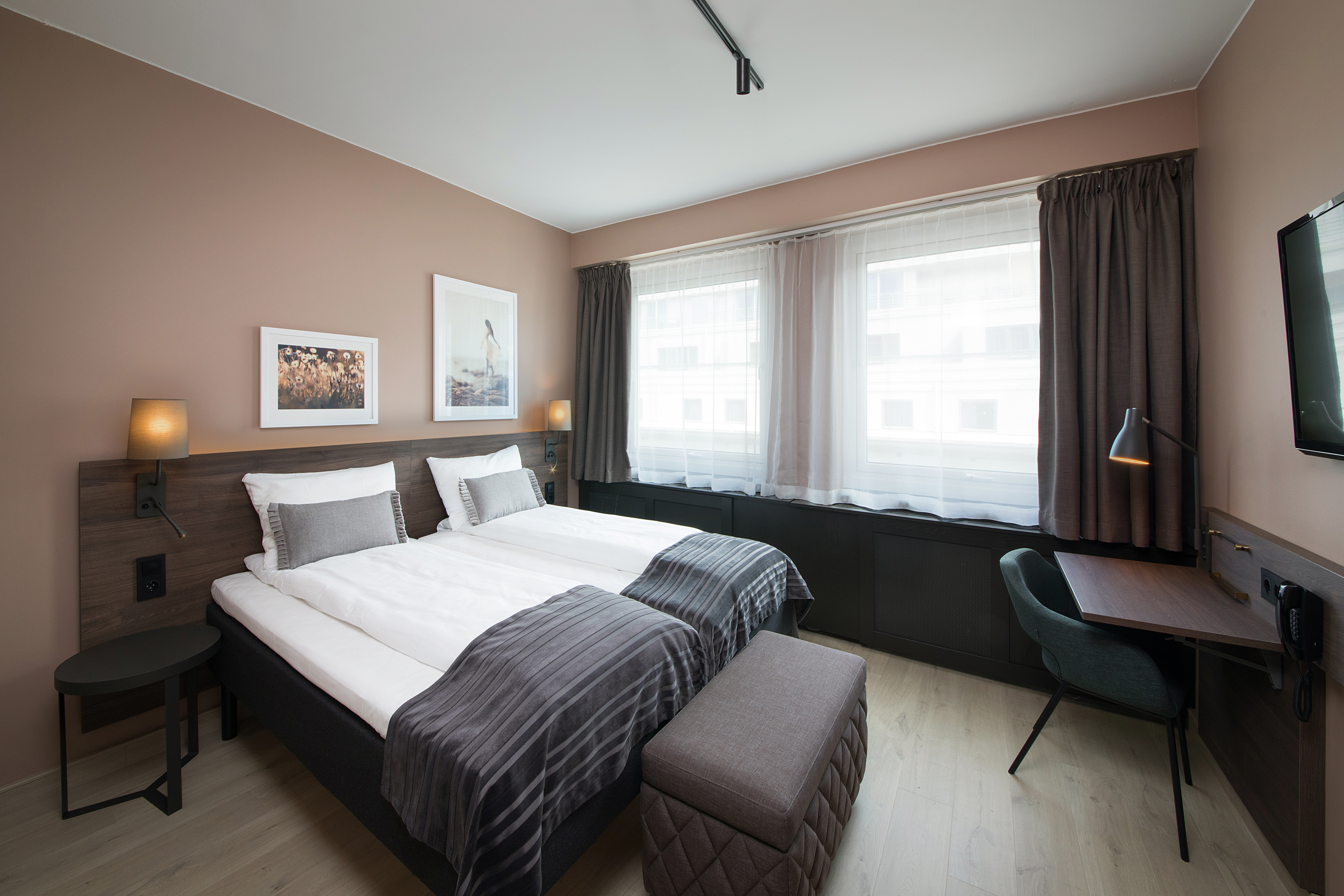 Double Queen Size Bed