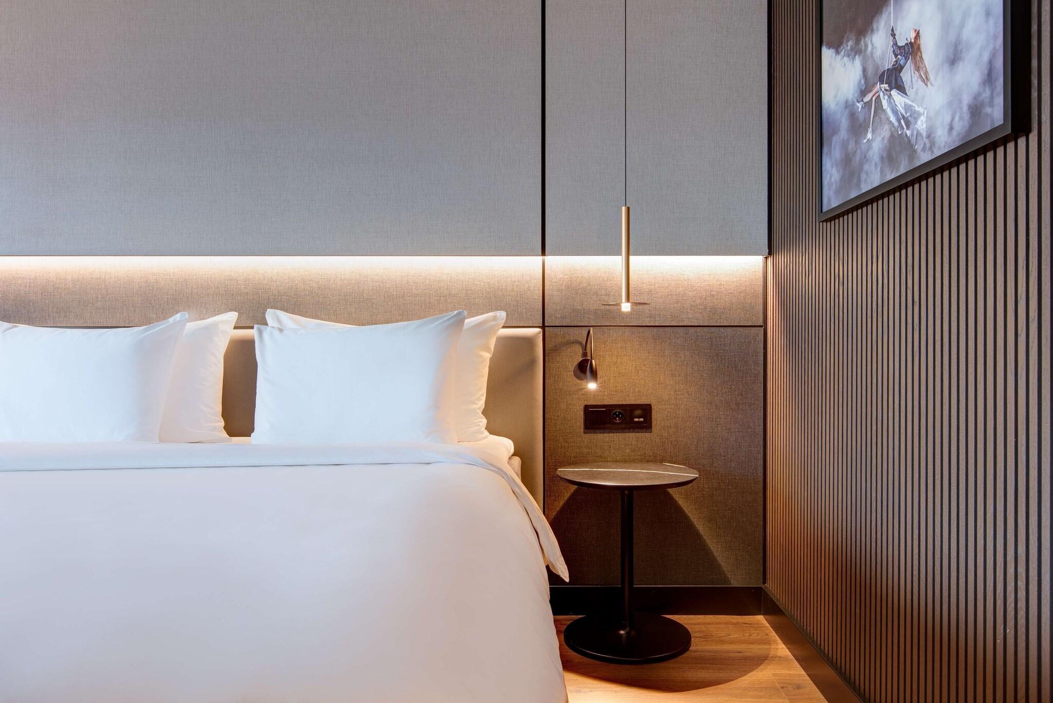 Family Room Queen Size Bed