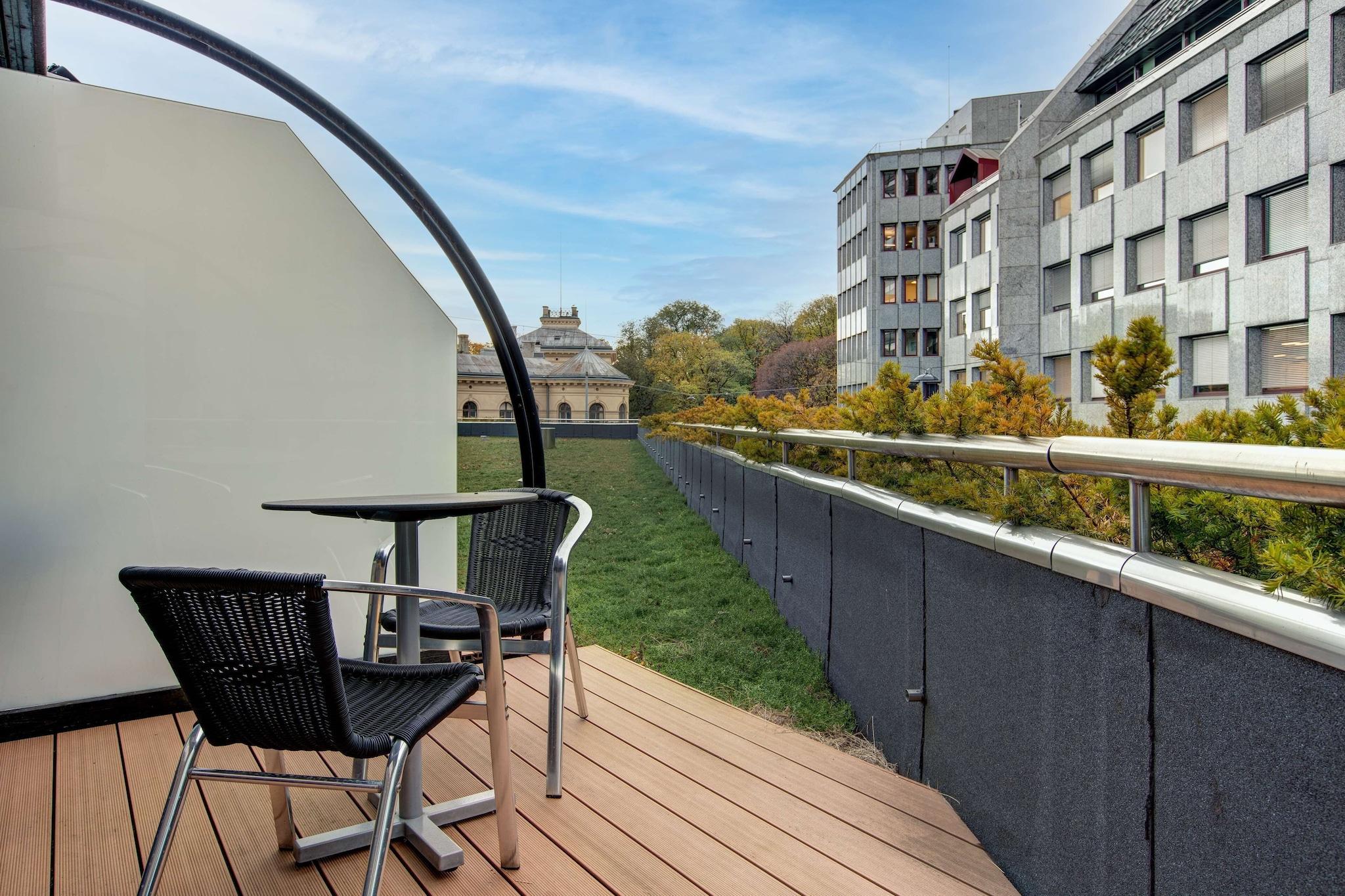 Family Room Queen Size Bed