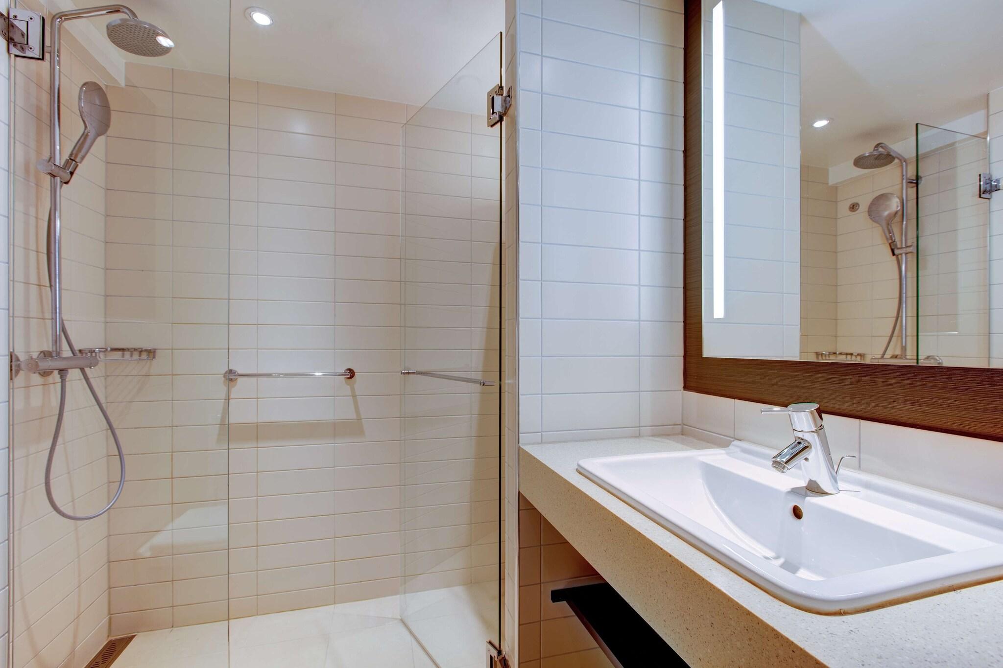 Family Room Queen Size Bed