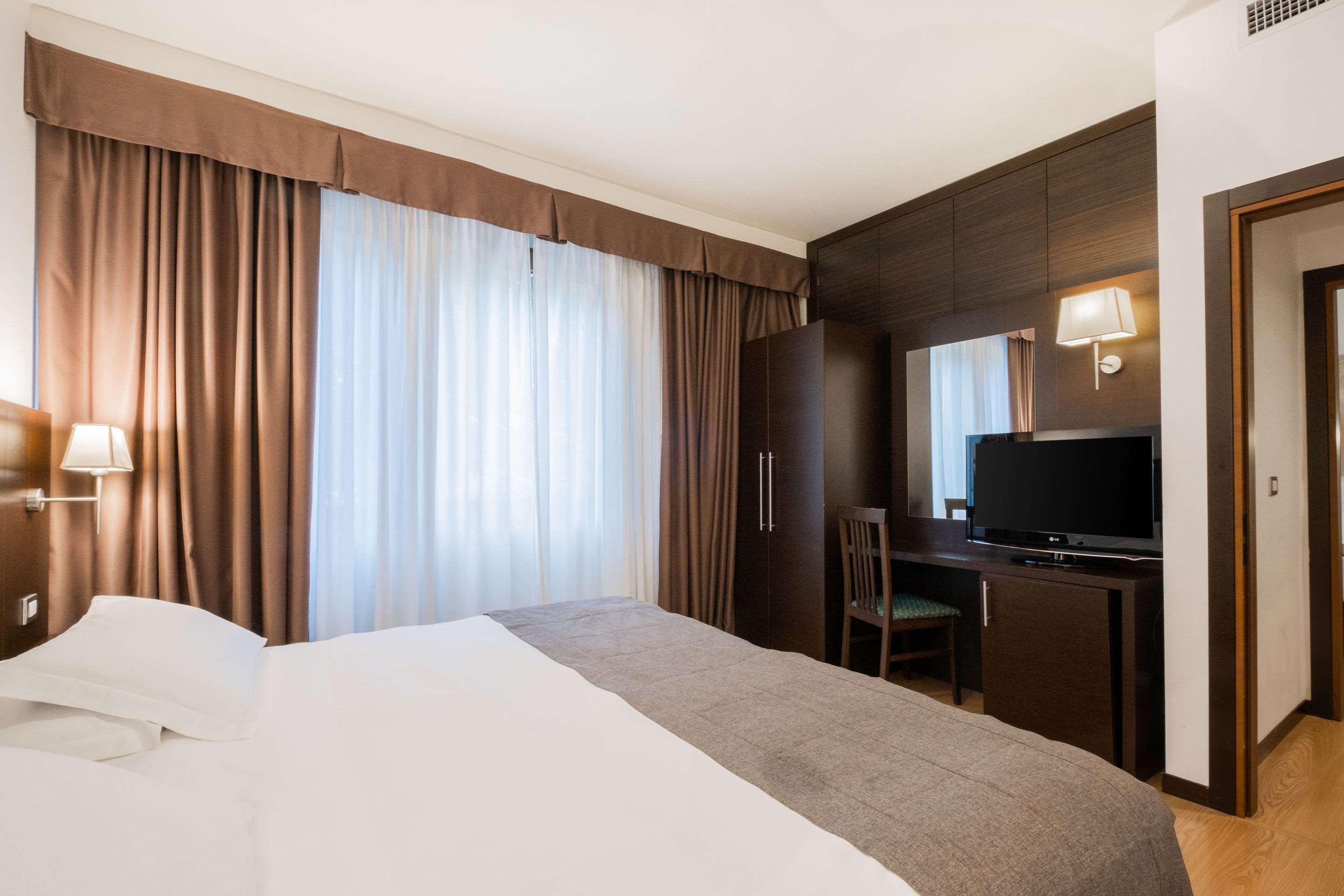 Double Queen Bed Non Smoking