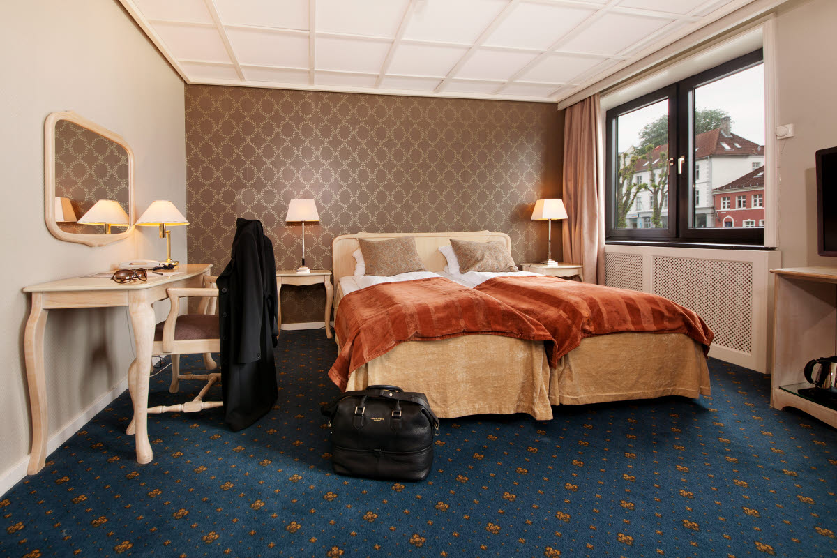 Double Single Superior Queen Bed