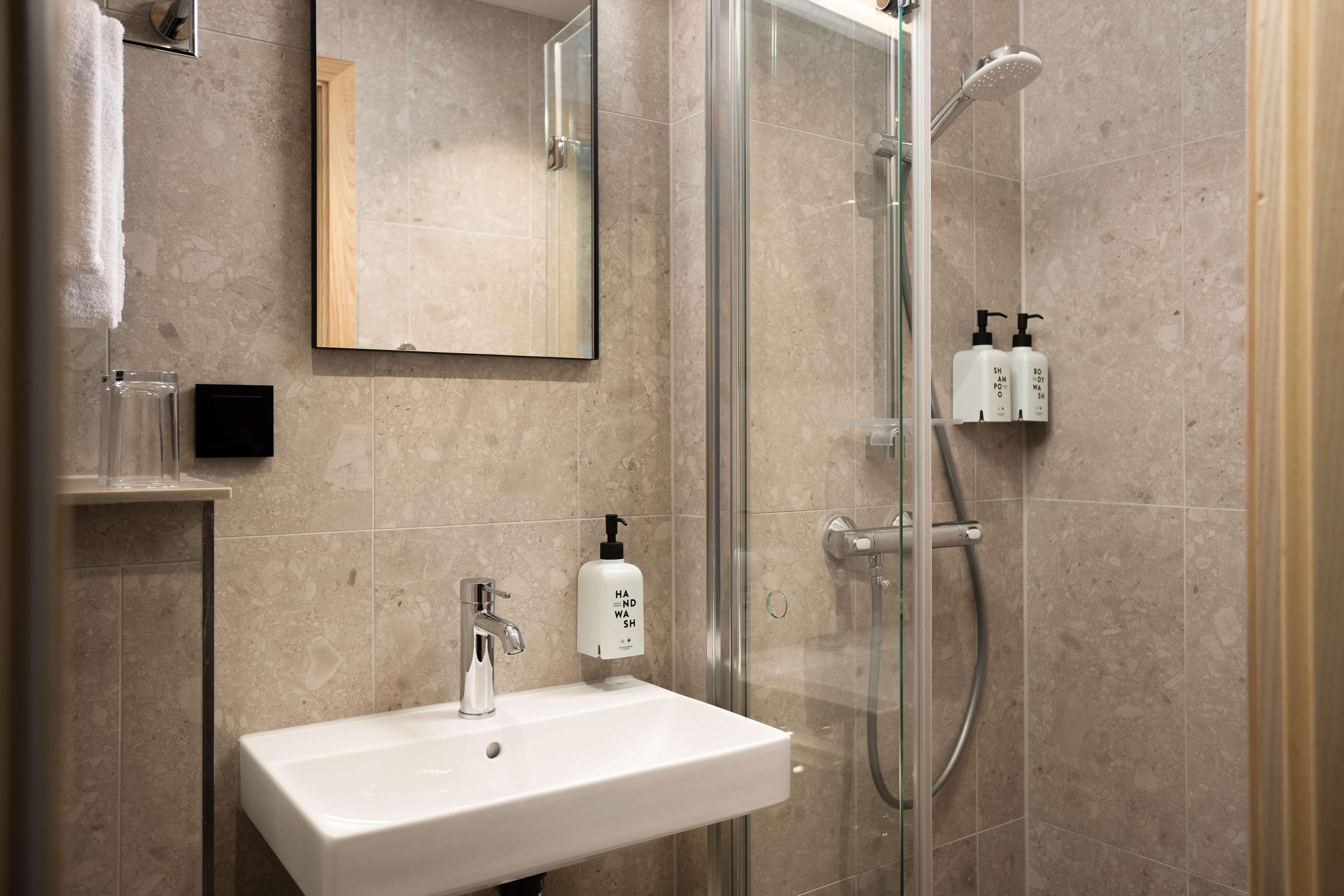 Double Single Superior Queen Bed