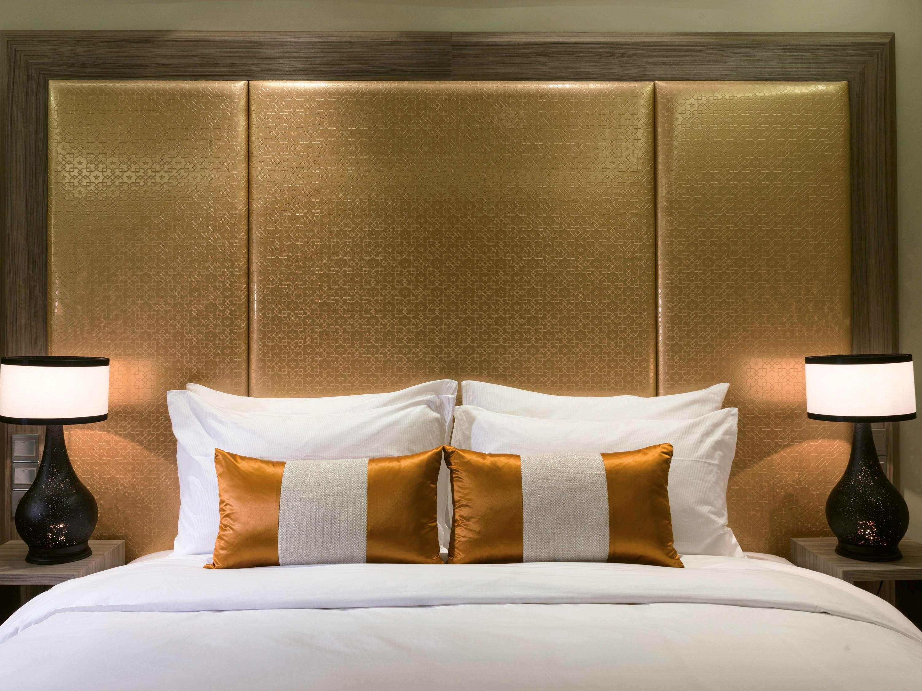 Double Garden View King Bed