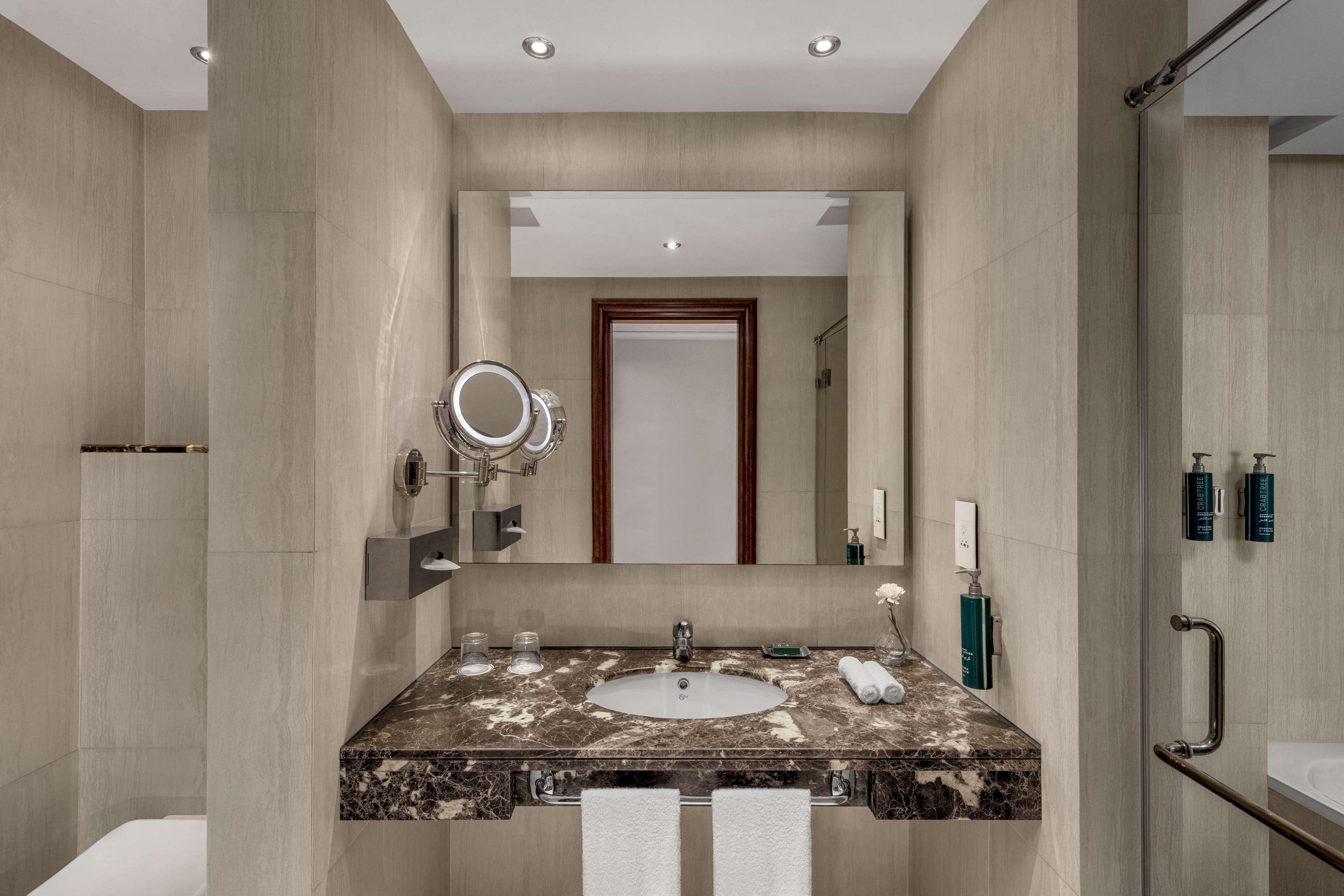 Double Guest Room Queen Bed