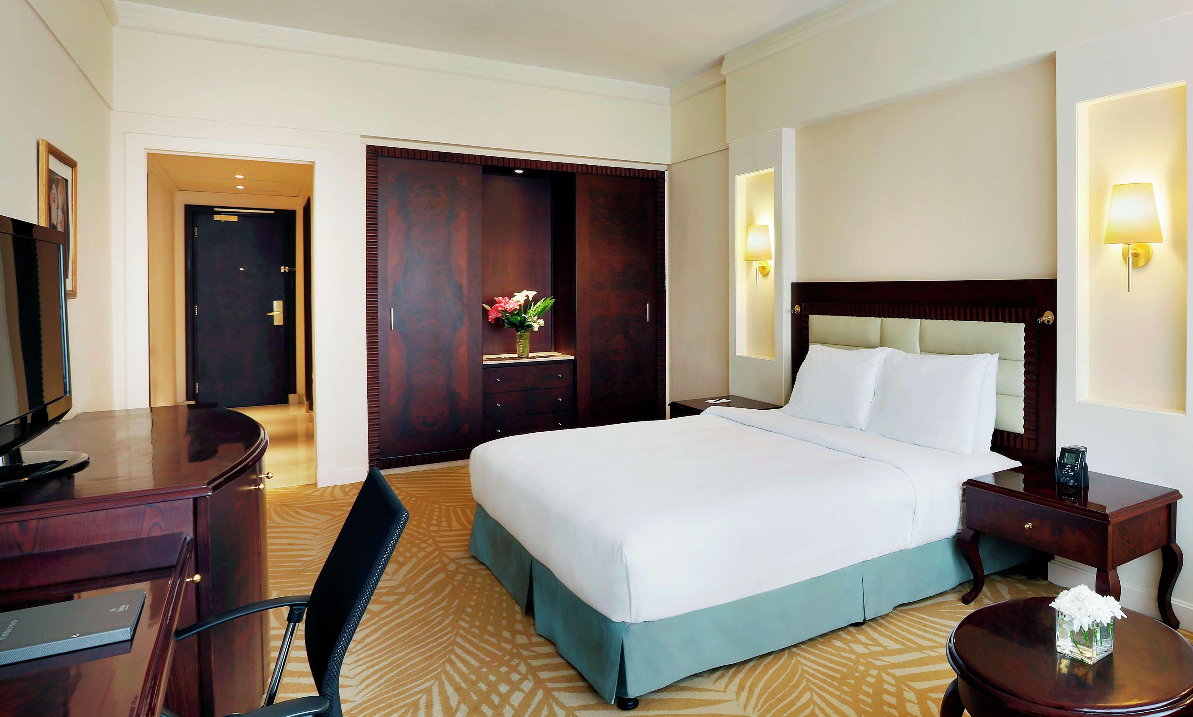 Double Guest Room Queen Bed