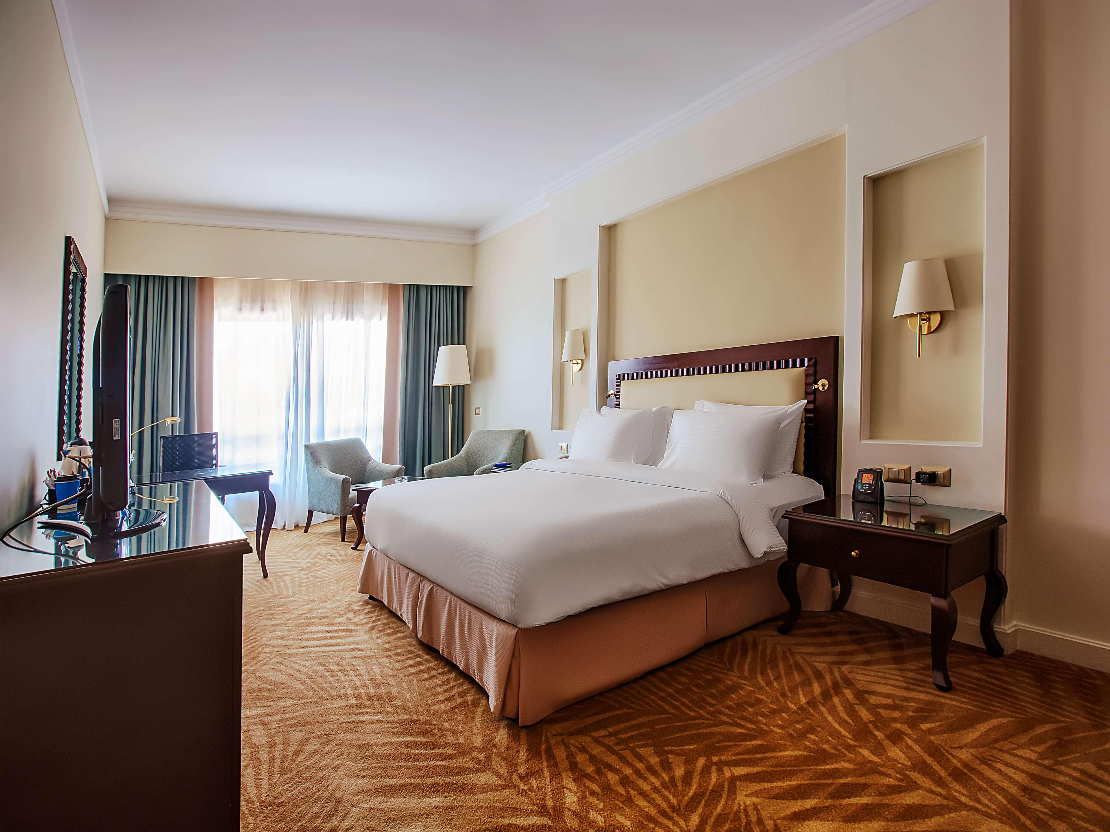 Double Guest Room Queen Bed