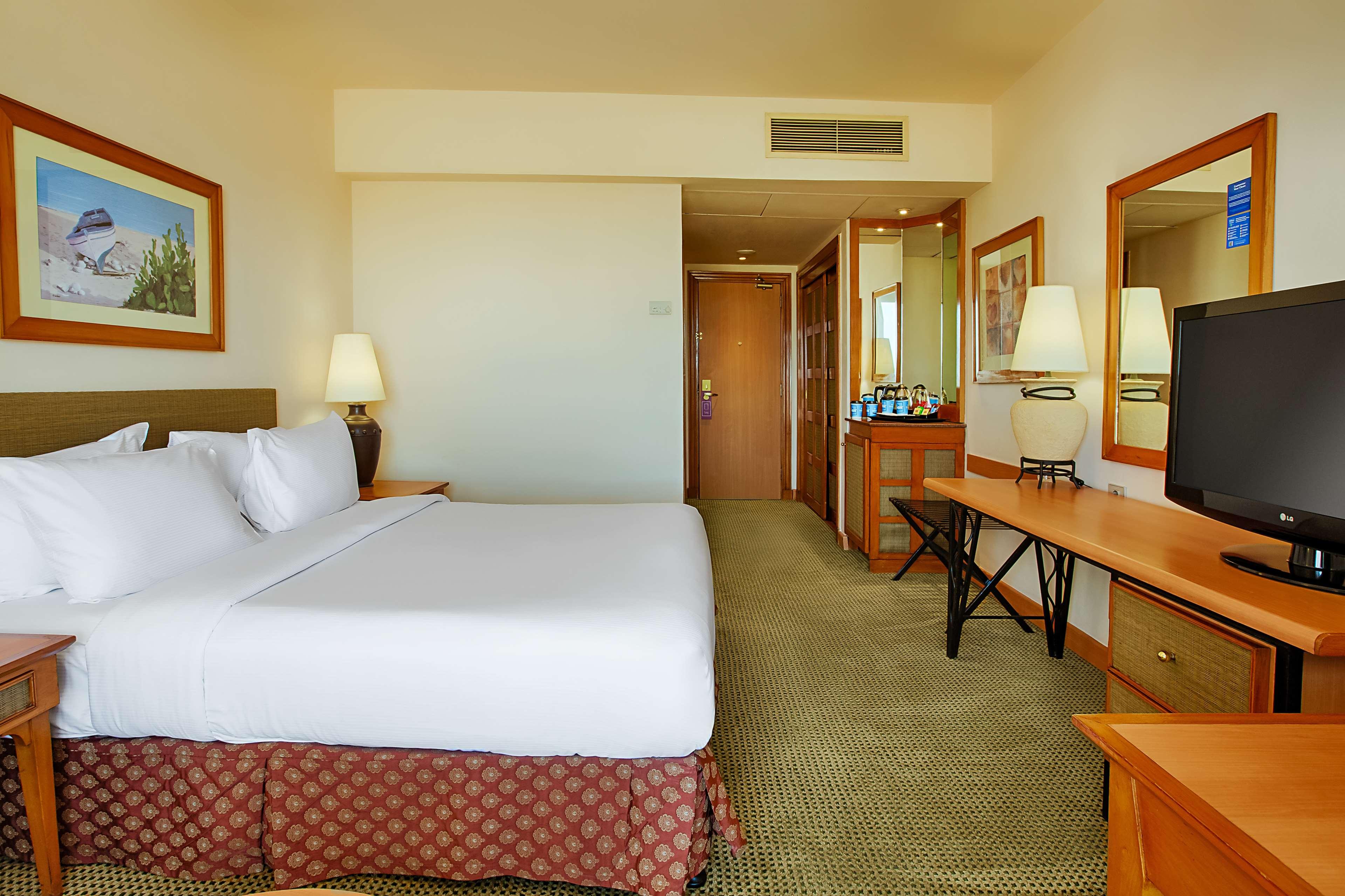 Double Guest Room Queen Bed