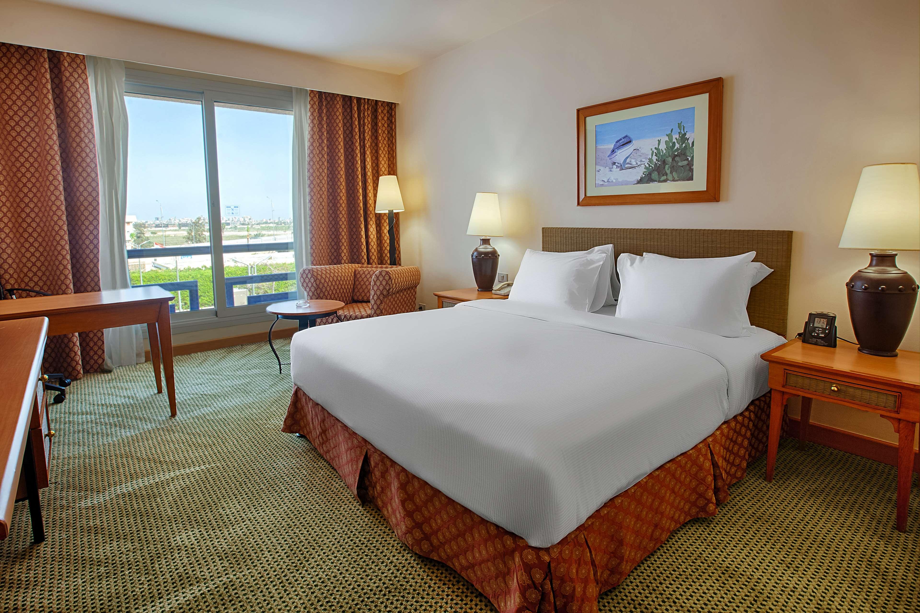 Double Guest Room Queen Bed