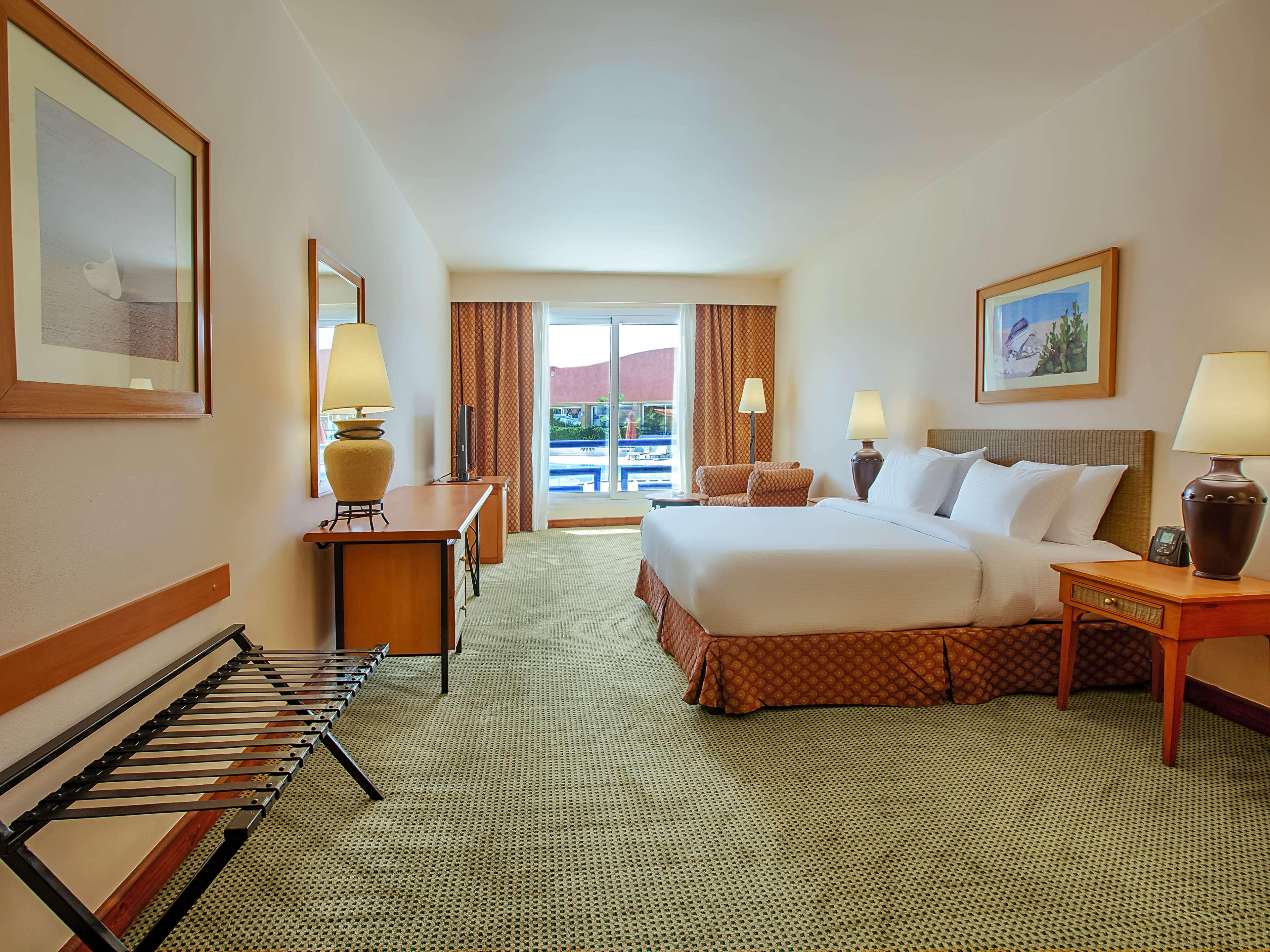 Room Guest Room Queen Bed