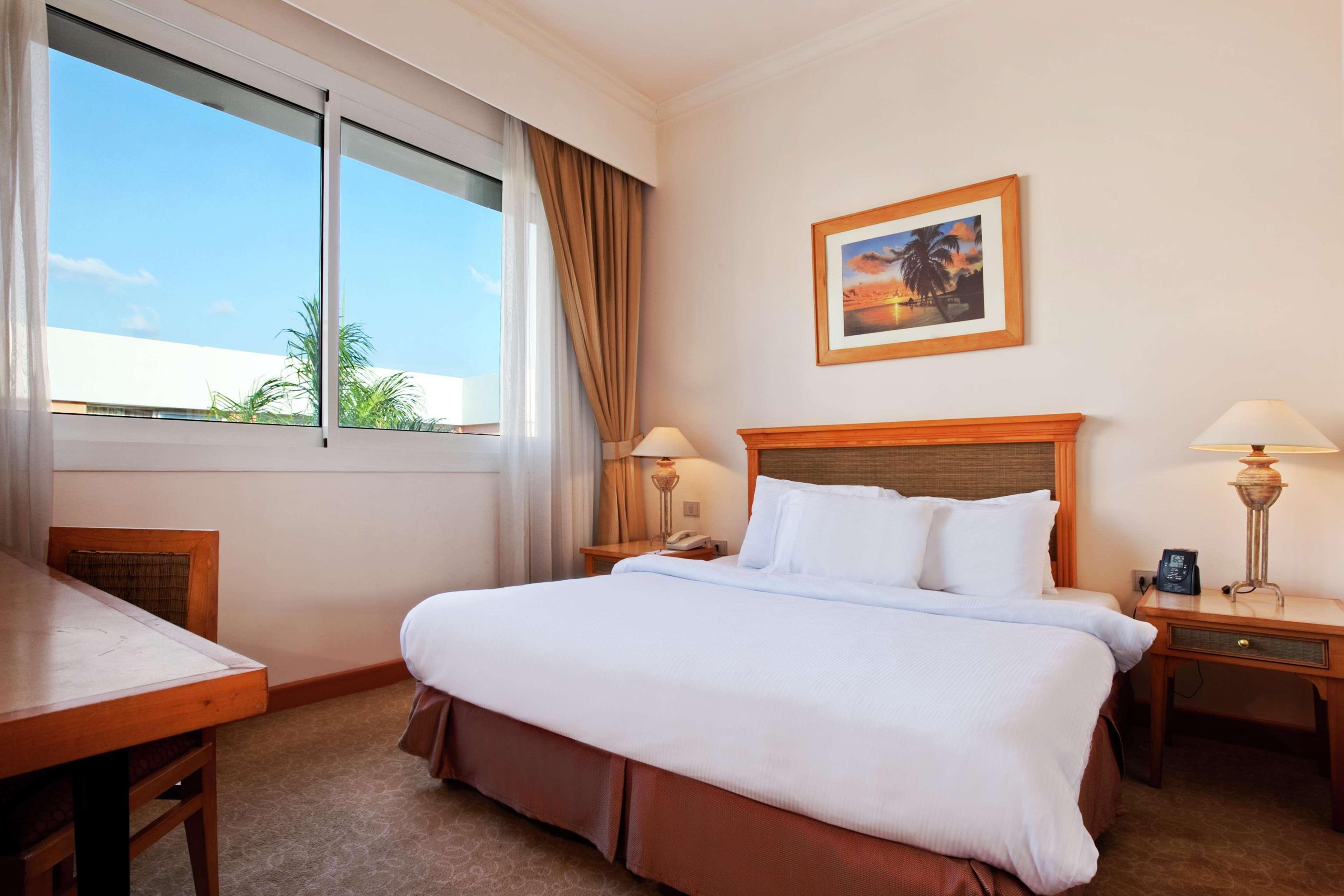 Junior Suite Queen Size Bed