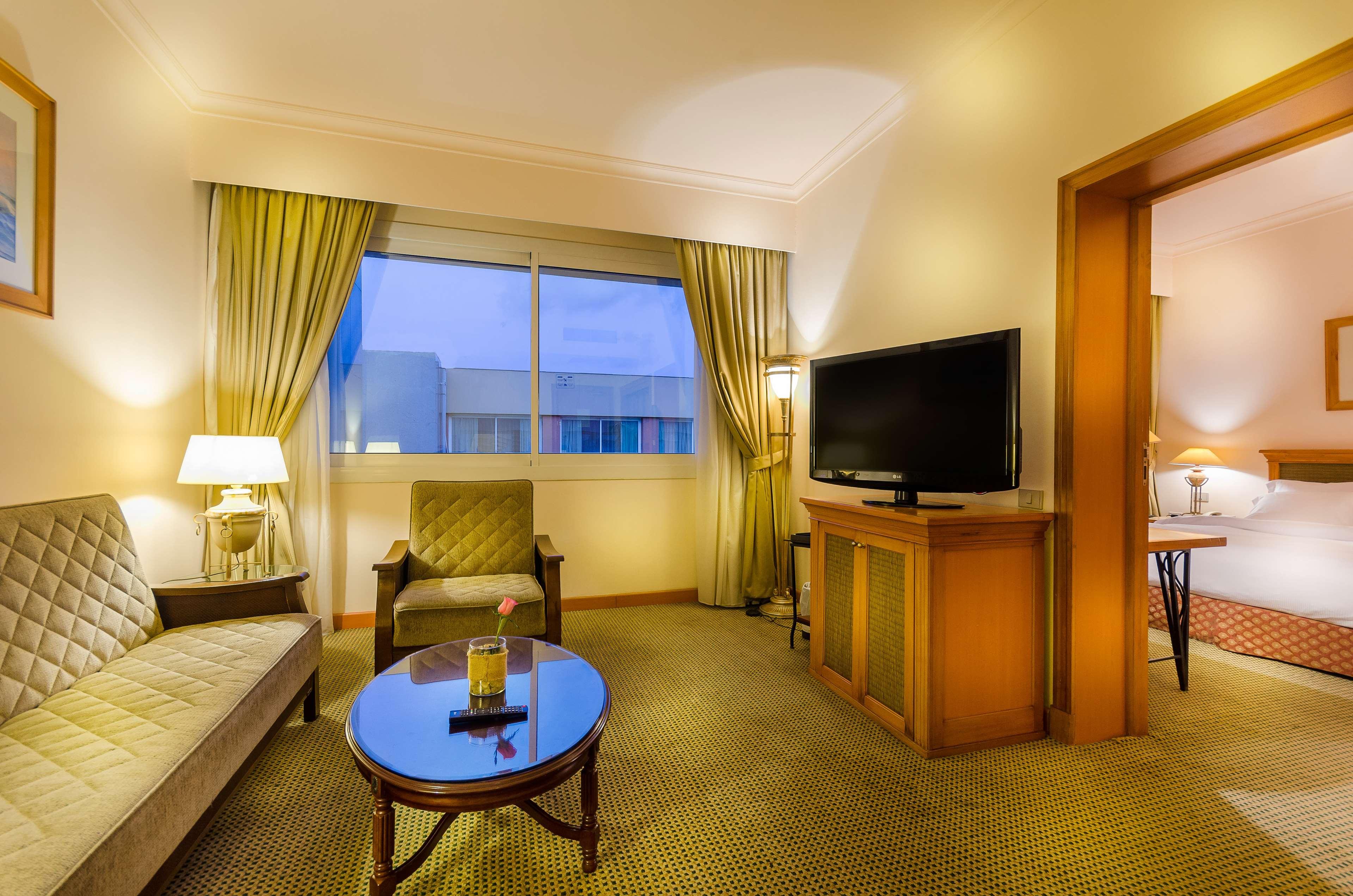 Junior Suite Queen Size Bed