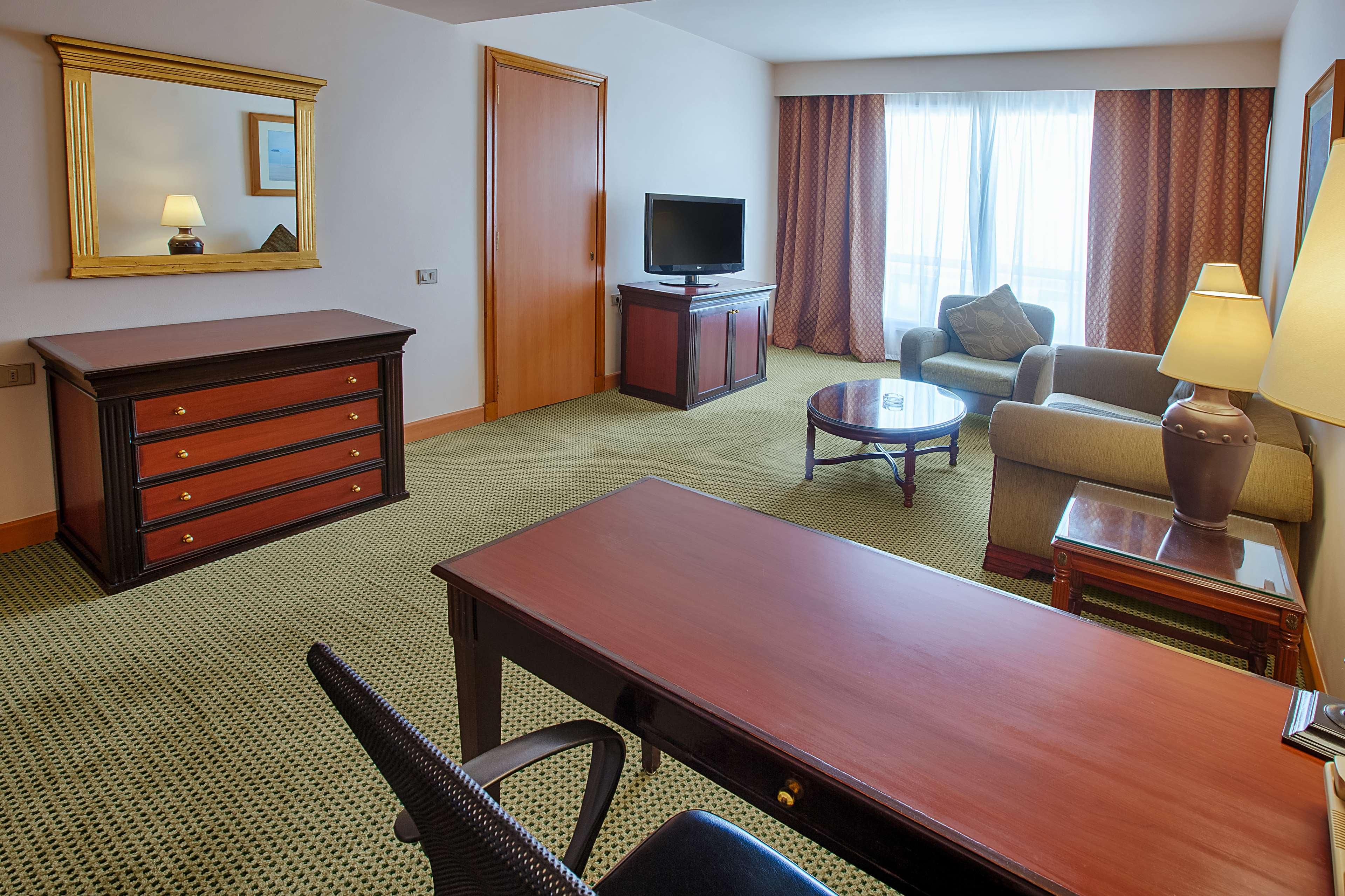 Junior Suite Queen Size Bed