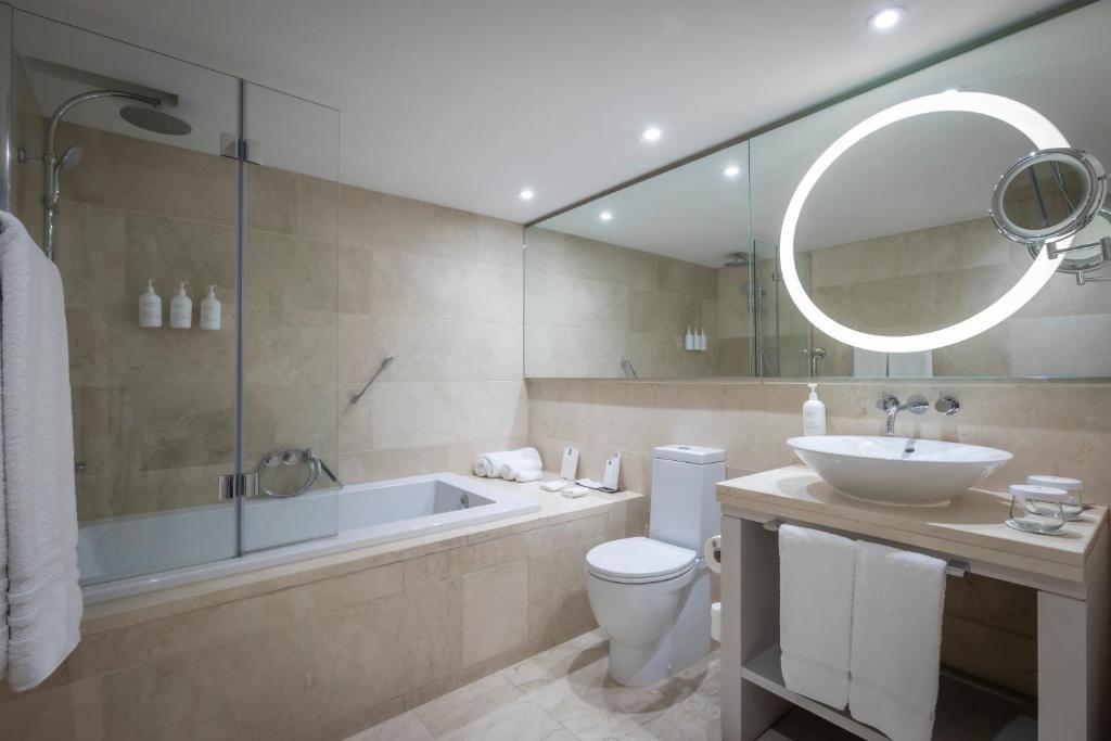 Studio King Size Bed