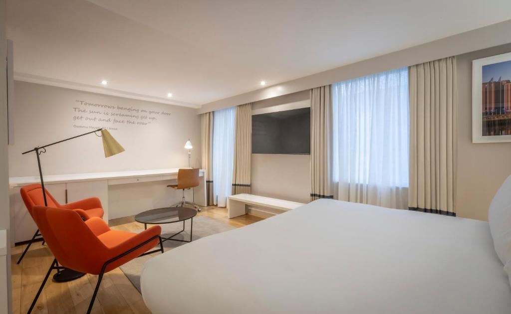 Studio King Size Bed