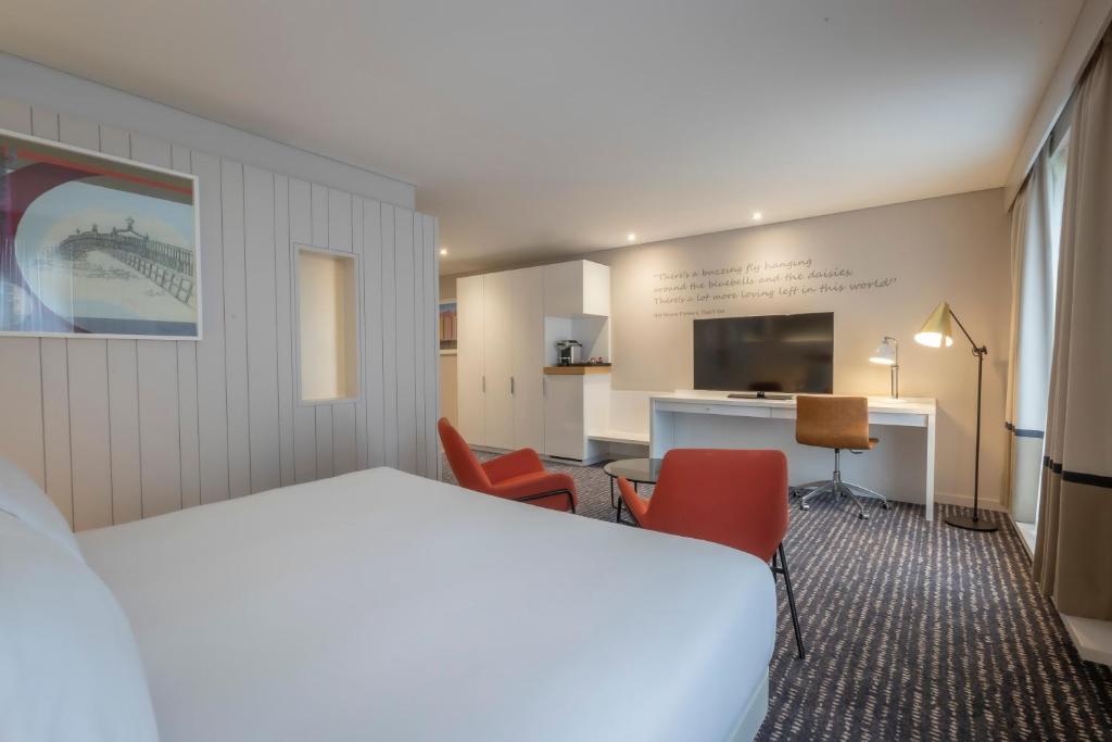 Junior Suite King Size Bed