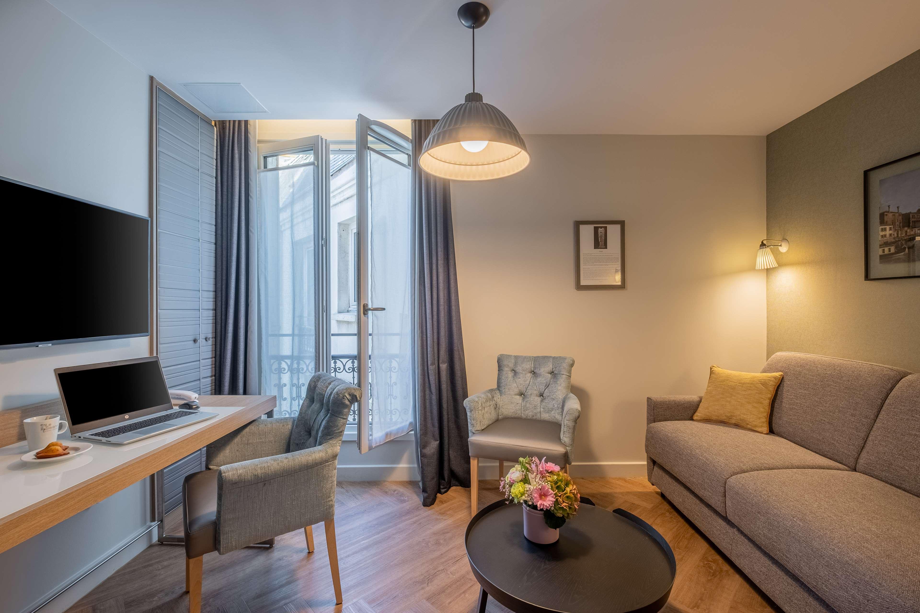 Junior Suite Queen Bed Non Smoking