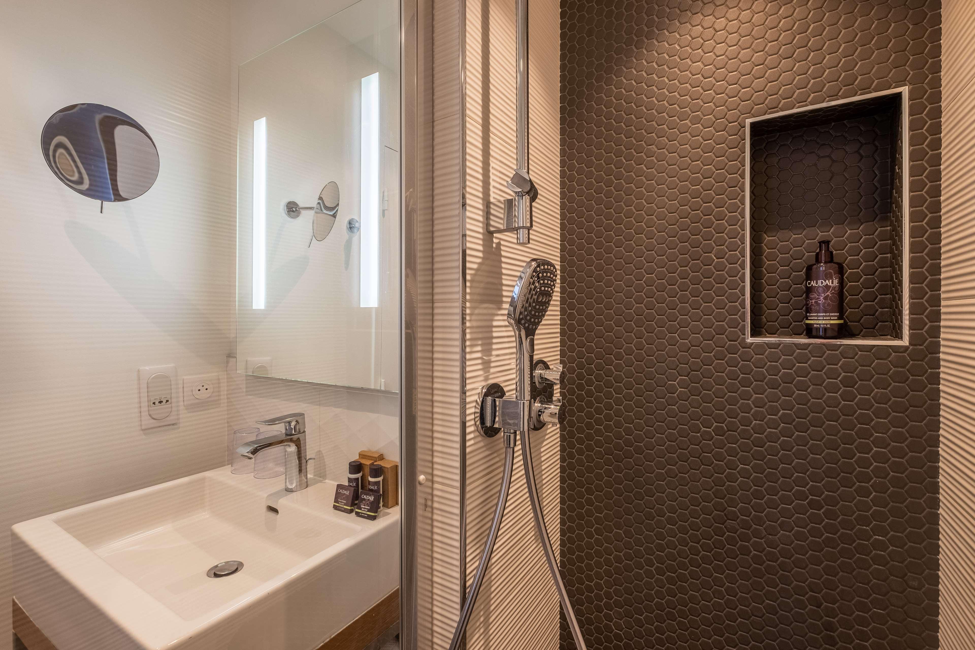 Junior Suite Queen Bed Non Smoking