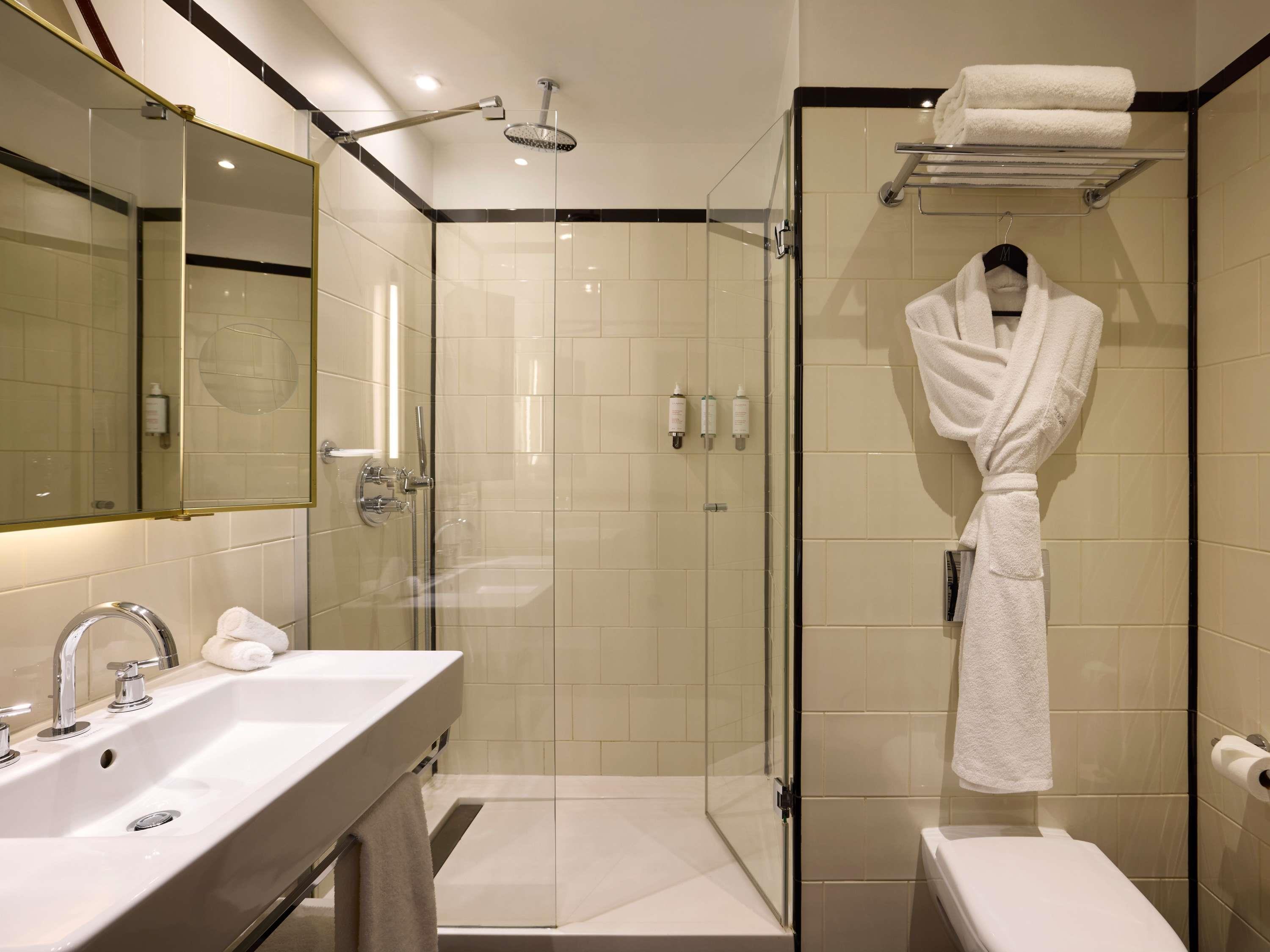 Double Classic Queen Bed