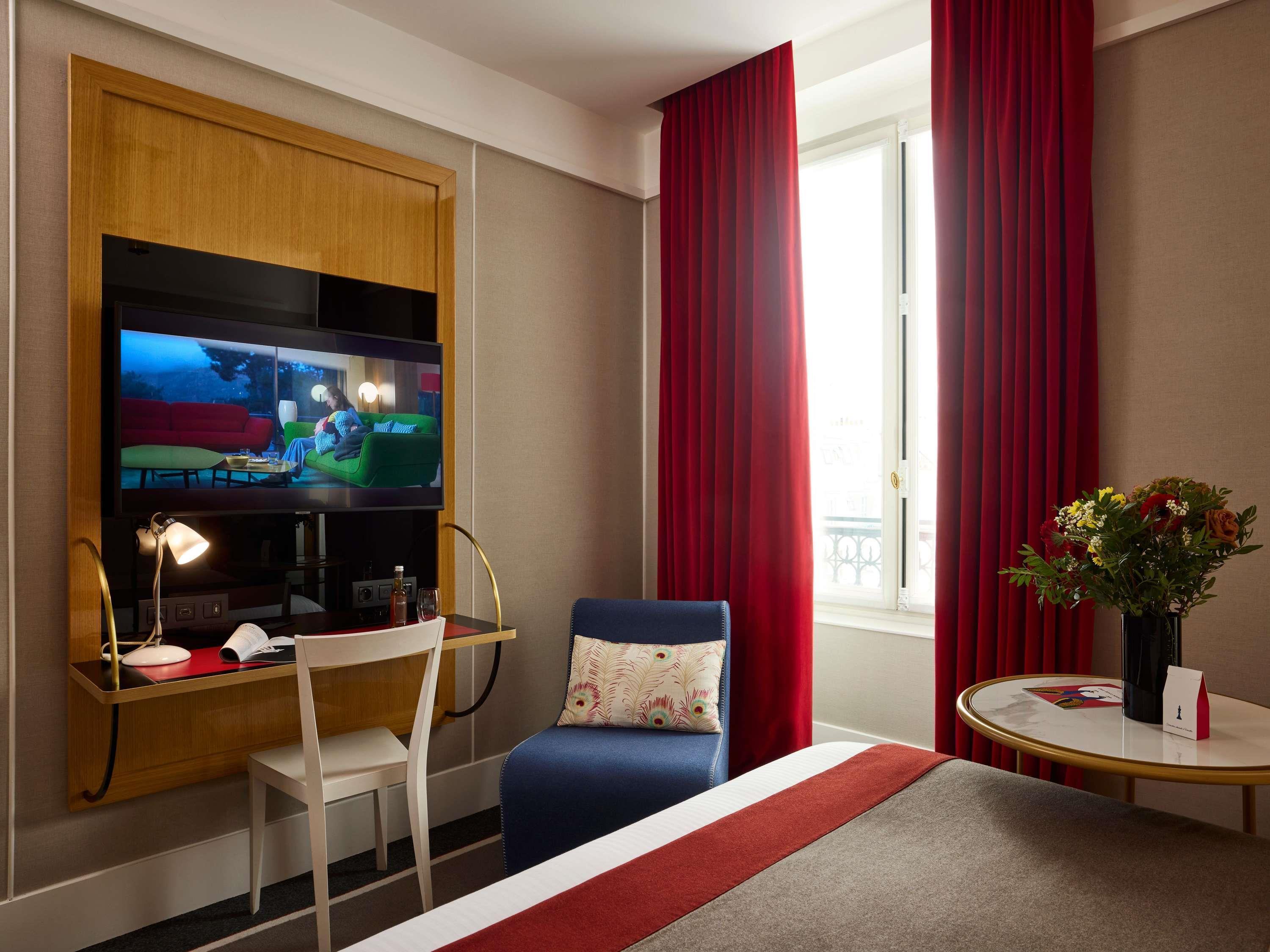 Double Classic Queen Bed