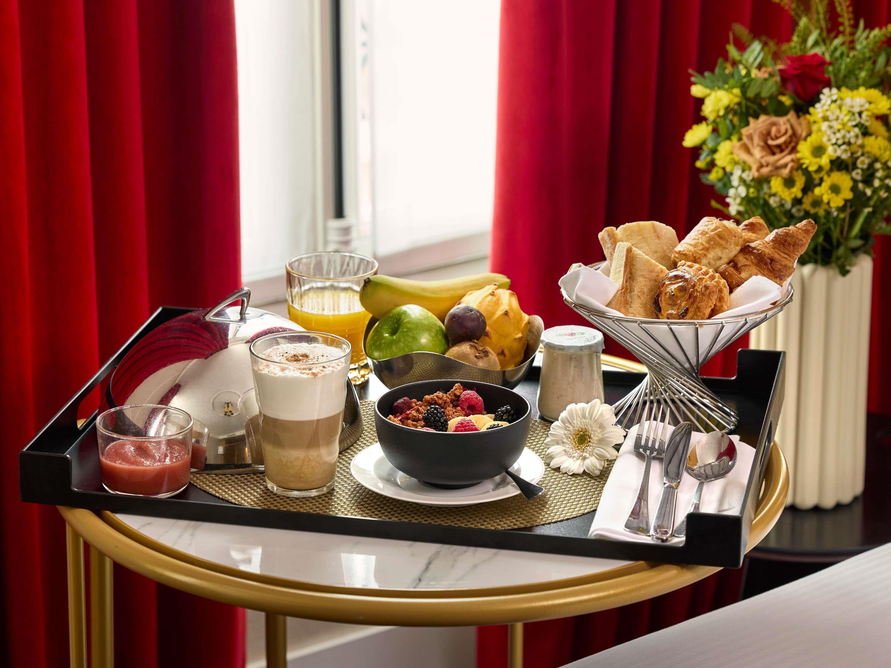 Double Deluxe Queen Bed