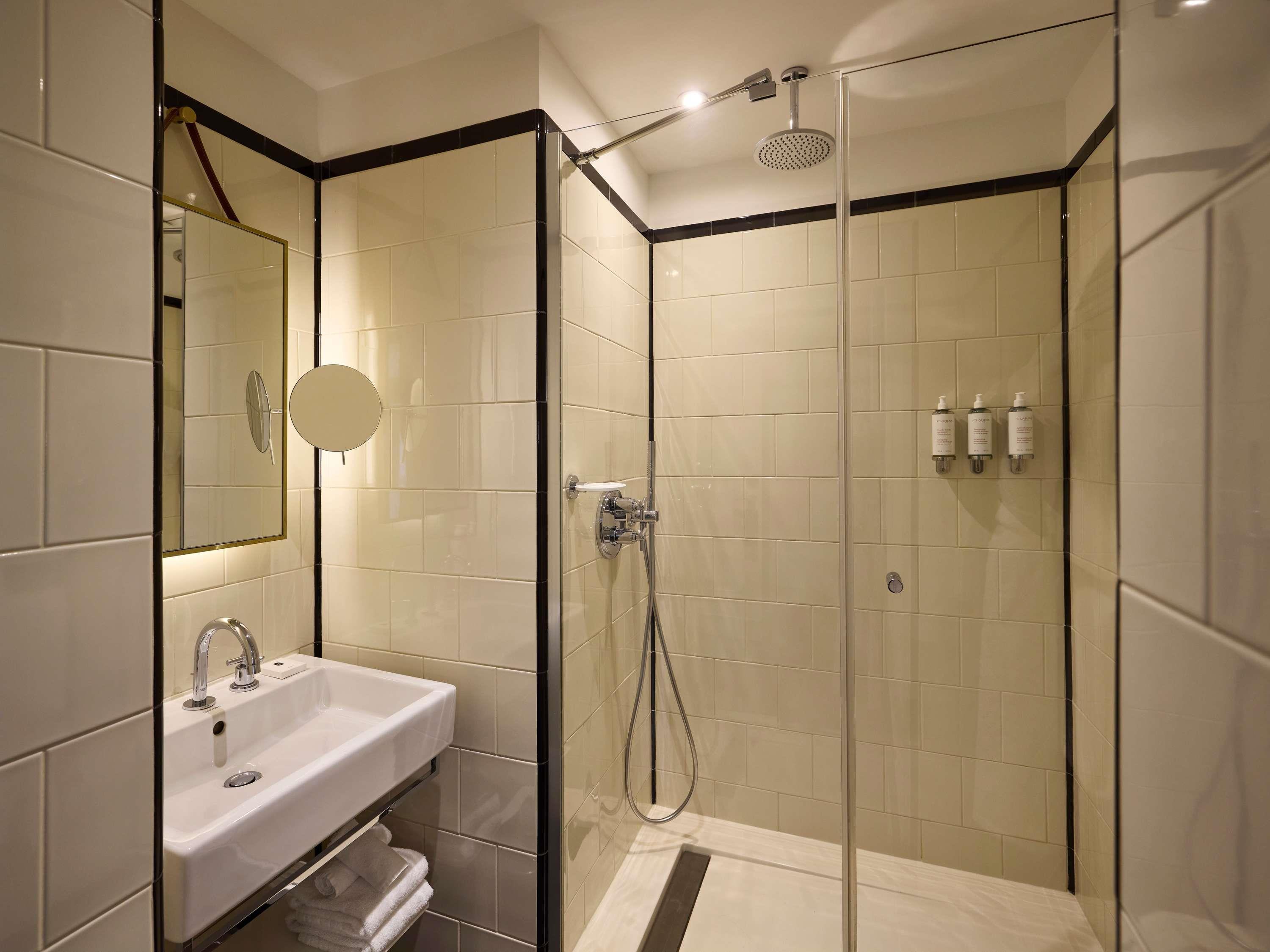 Double Deluxe Queen Bed