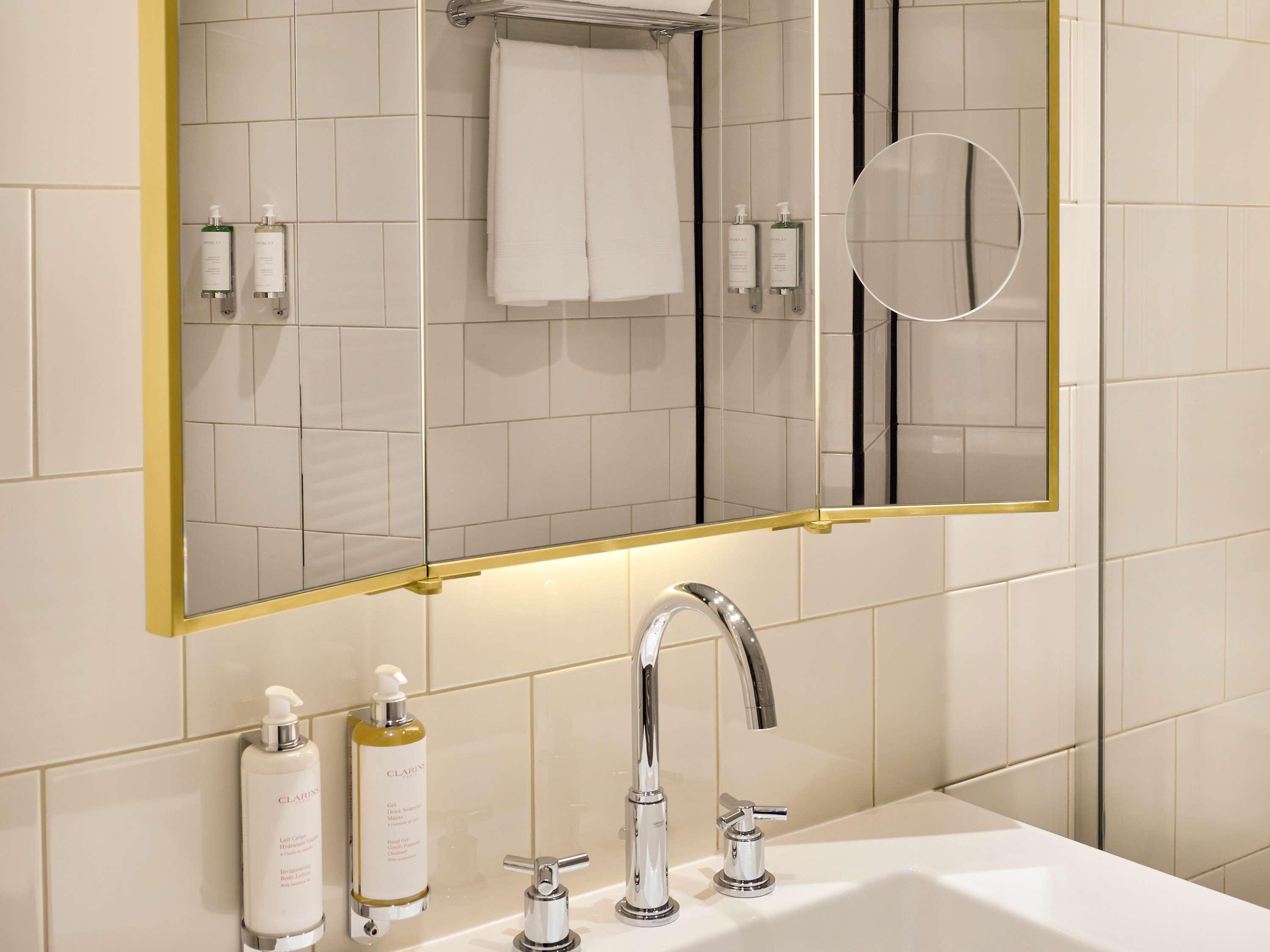 Double Classic Queen Bed