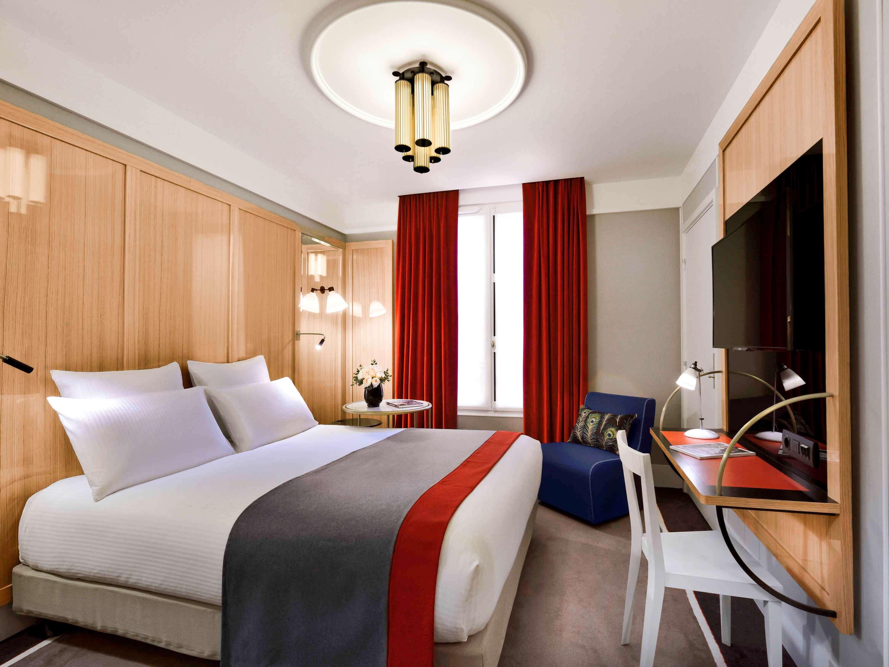 Double Classic Queen Bed