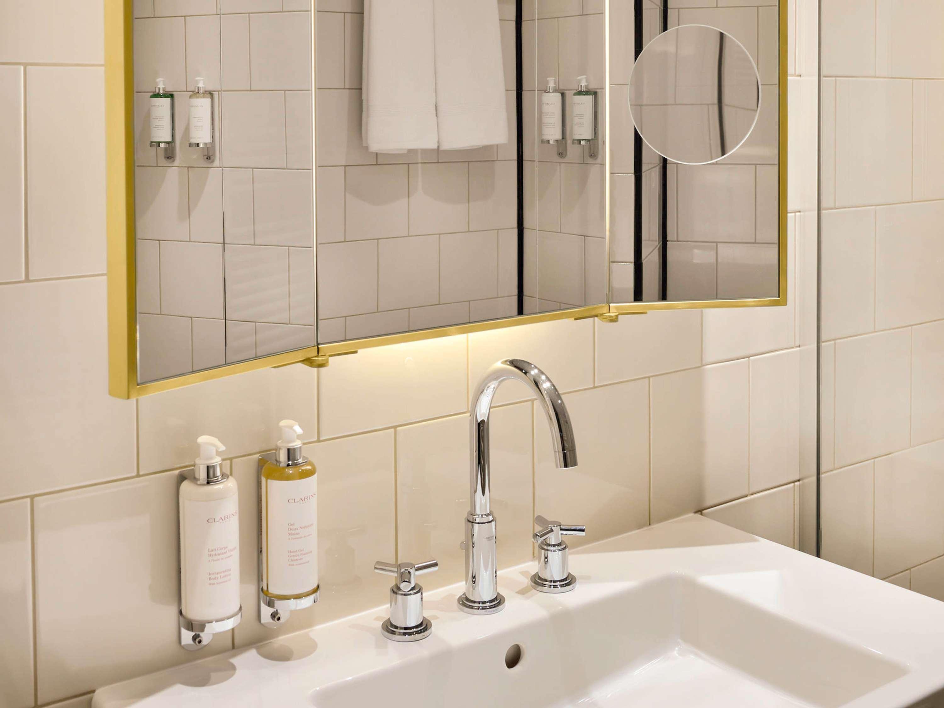 Double Deluxe Queen Bed