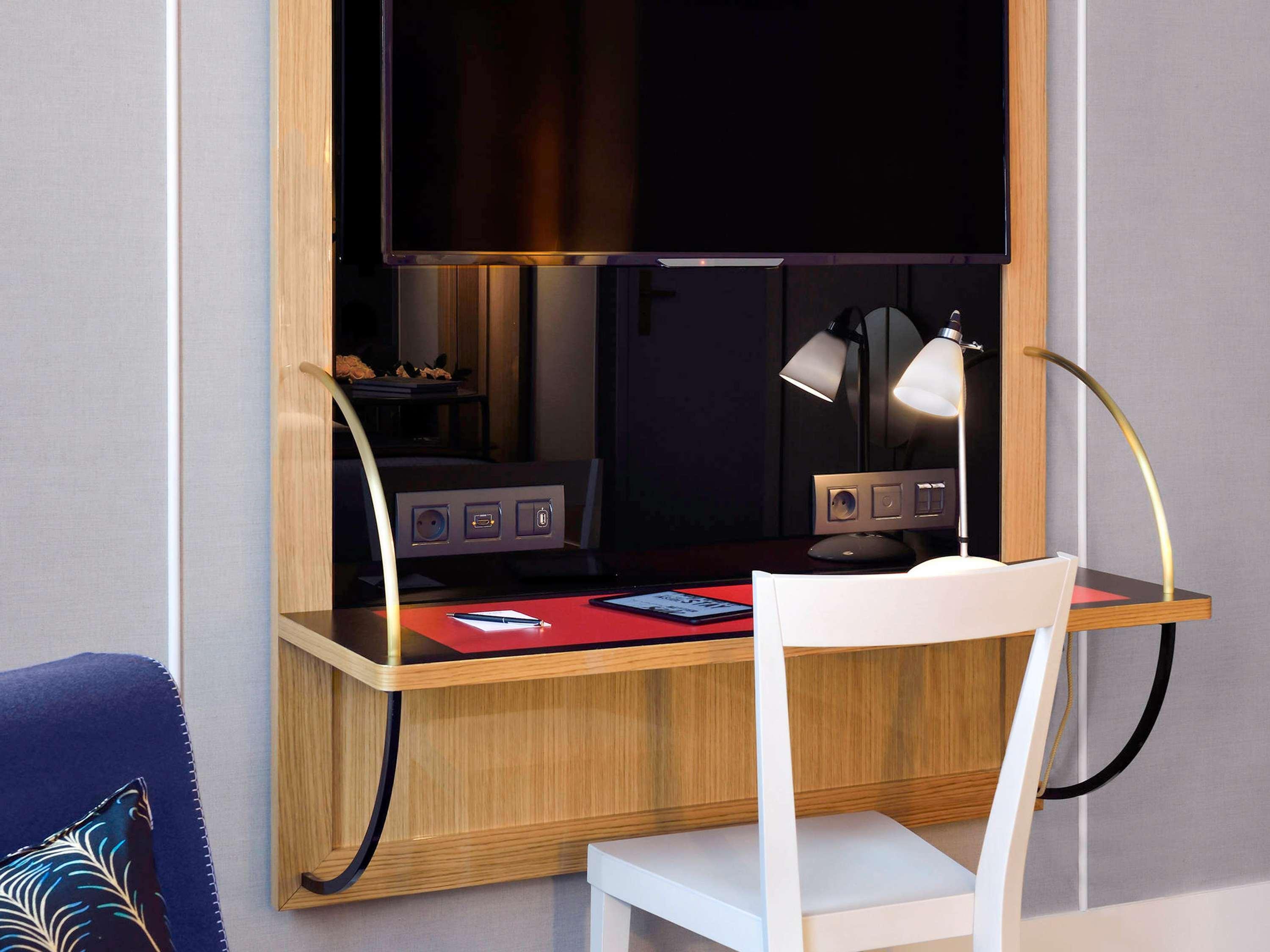 Double Deluxe Queen Bed