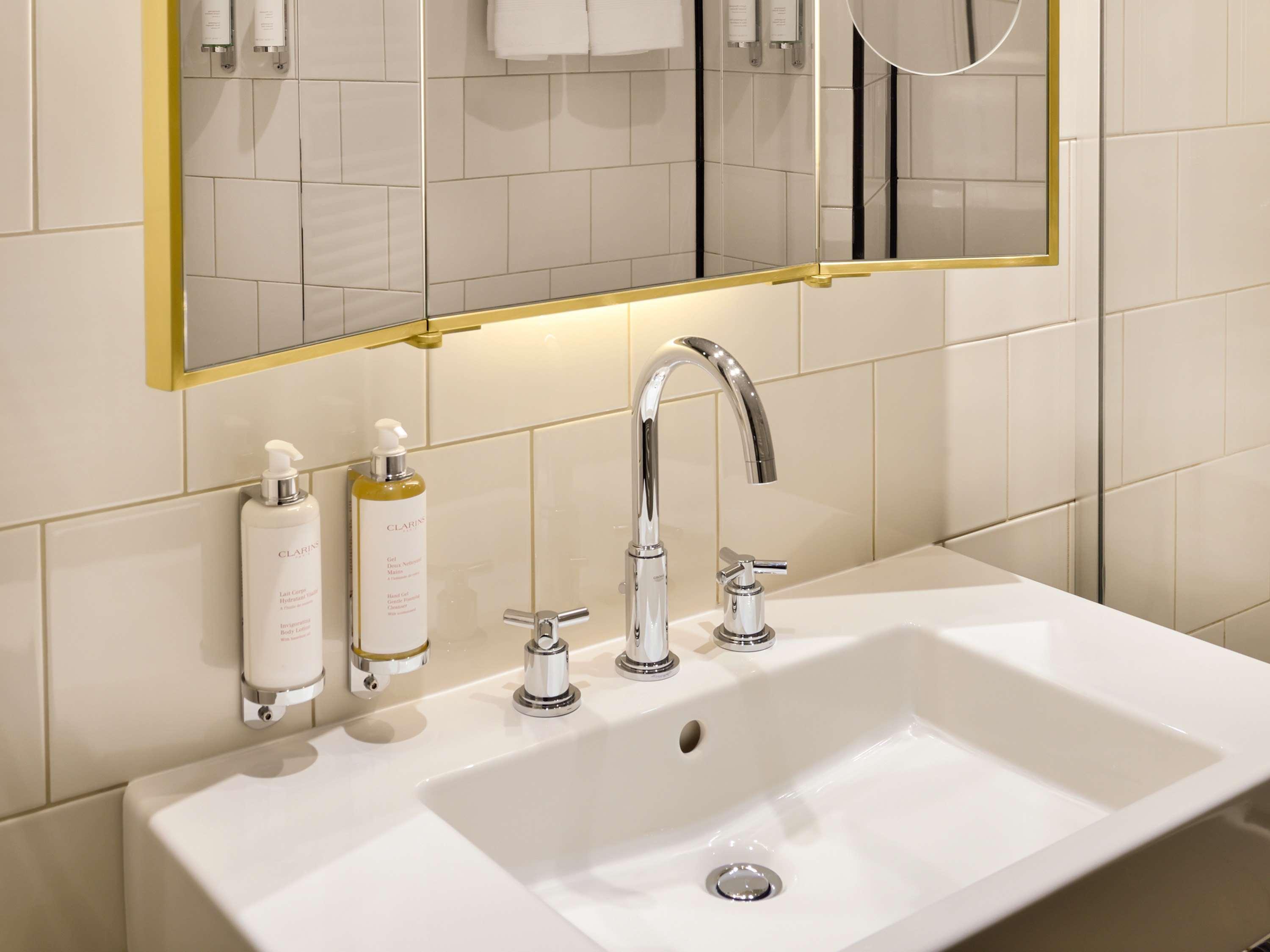 Double Classic Queen Bed