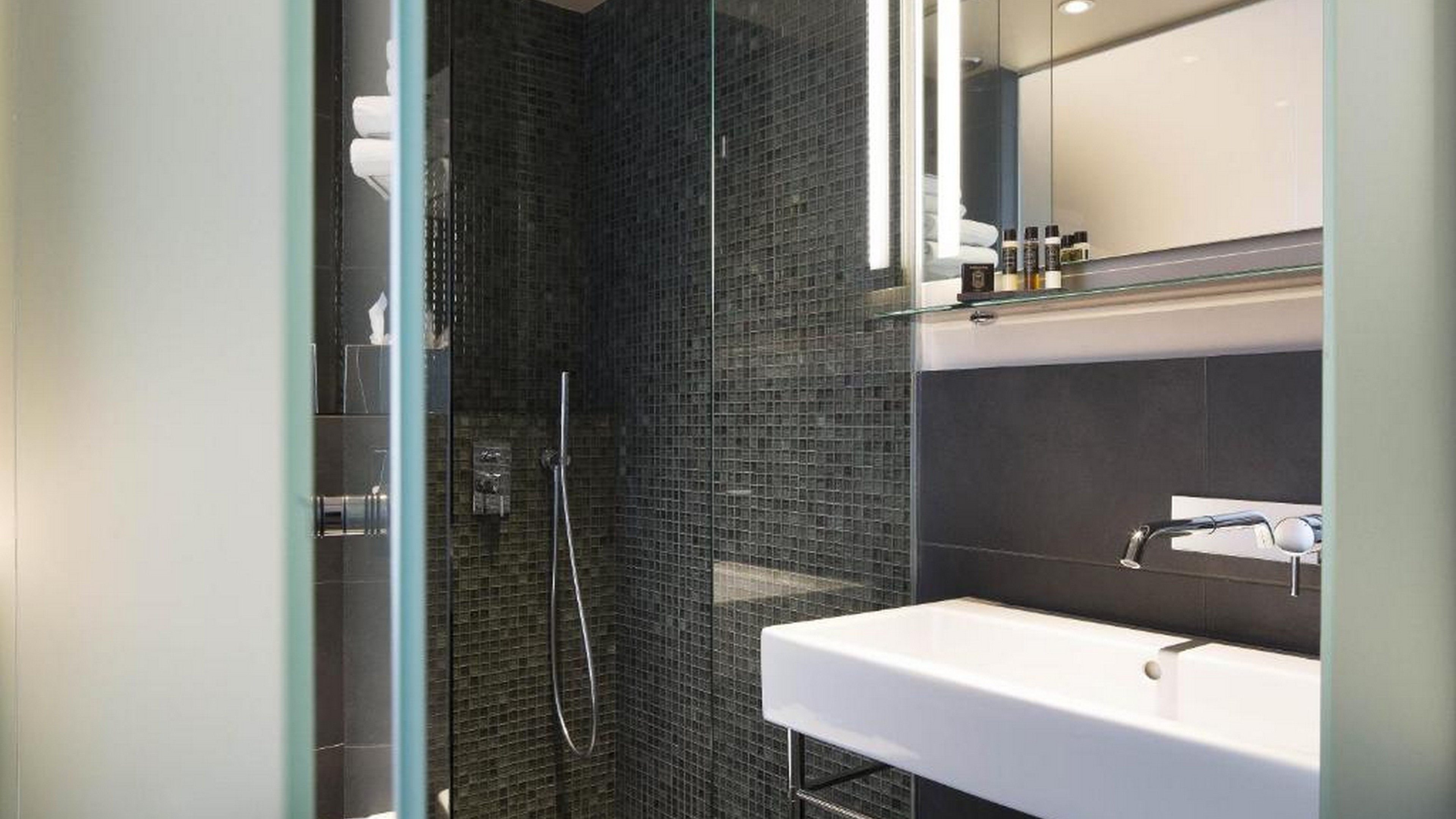 Double Queen Bed Non Smoking