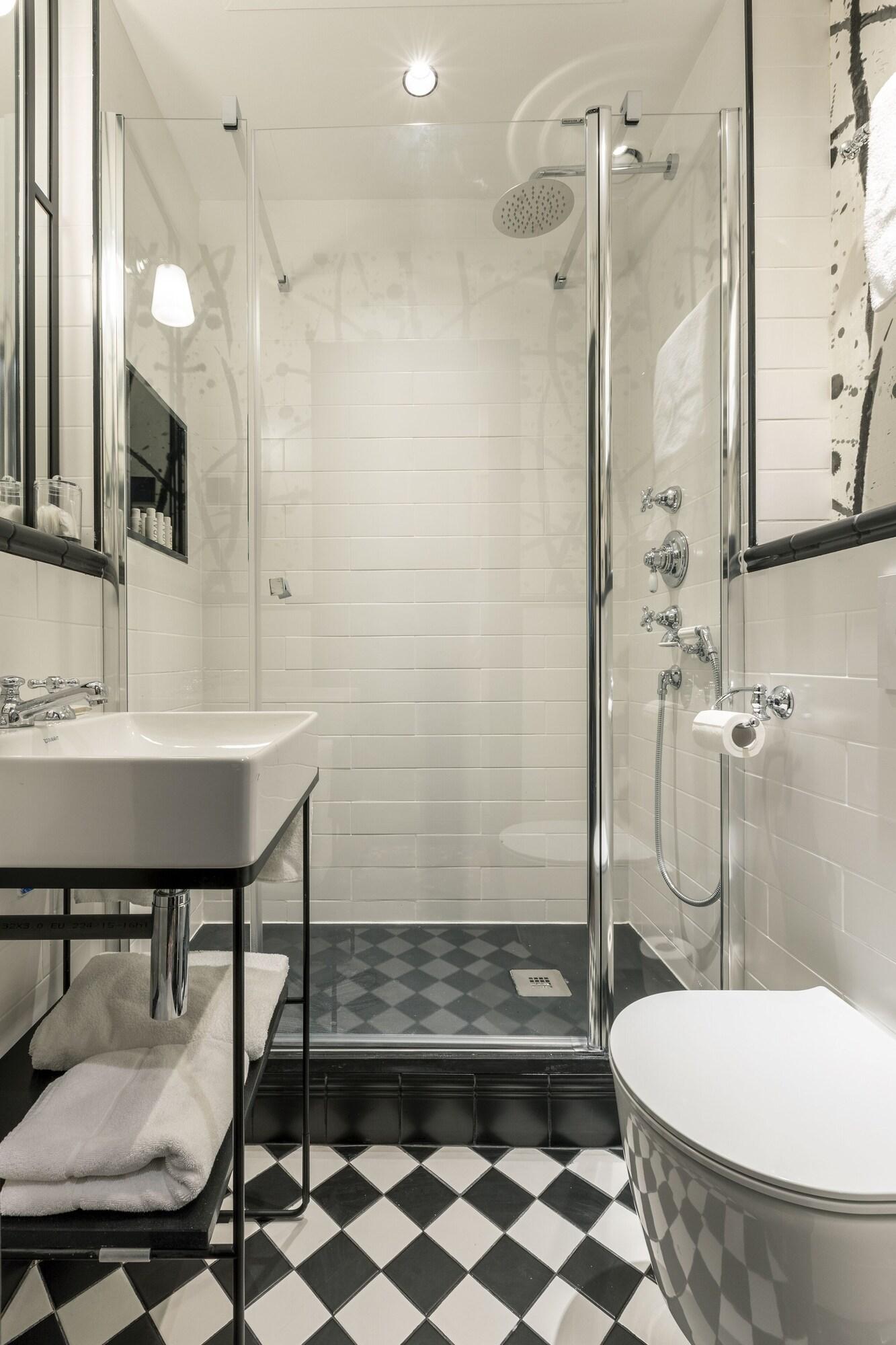 Twin Superior Queen Bed