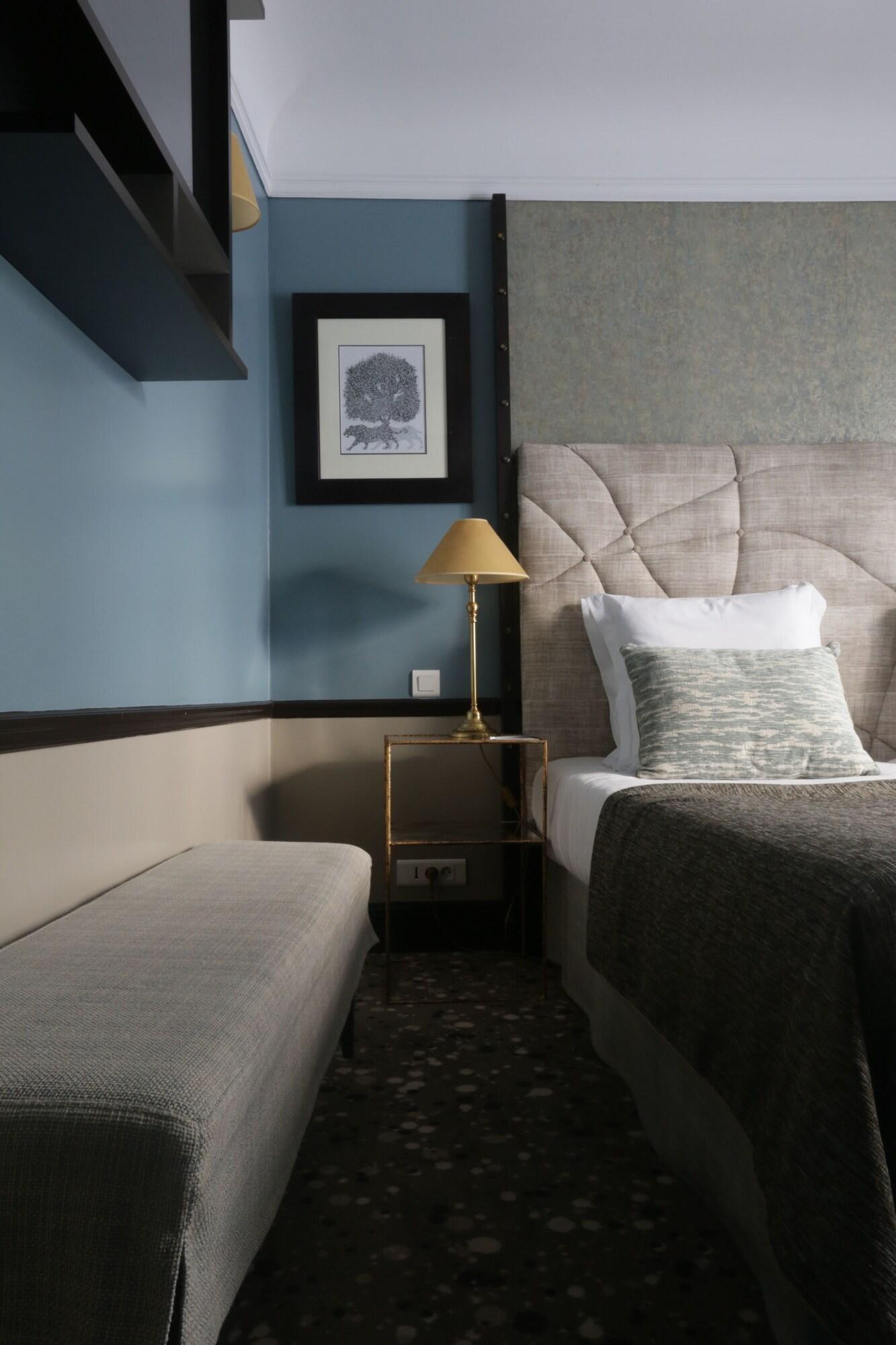 Twin Superior Queen Bed