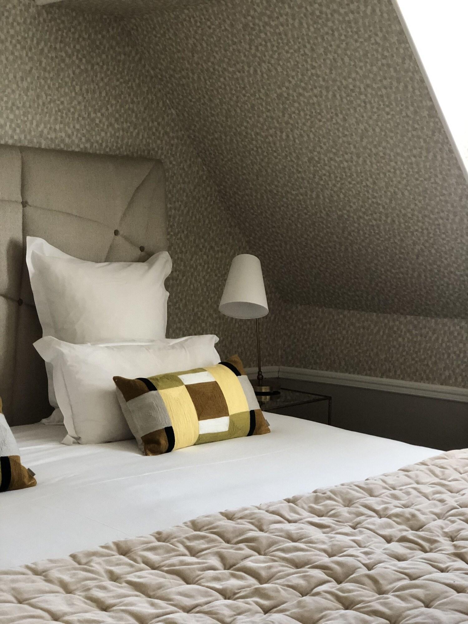 Quadruple Club Queen Bed